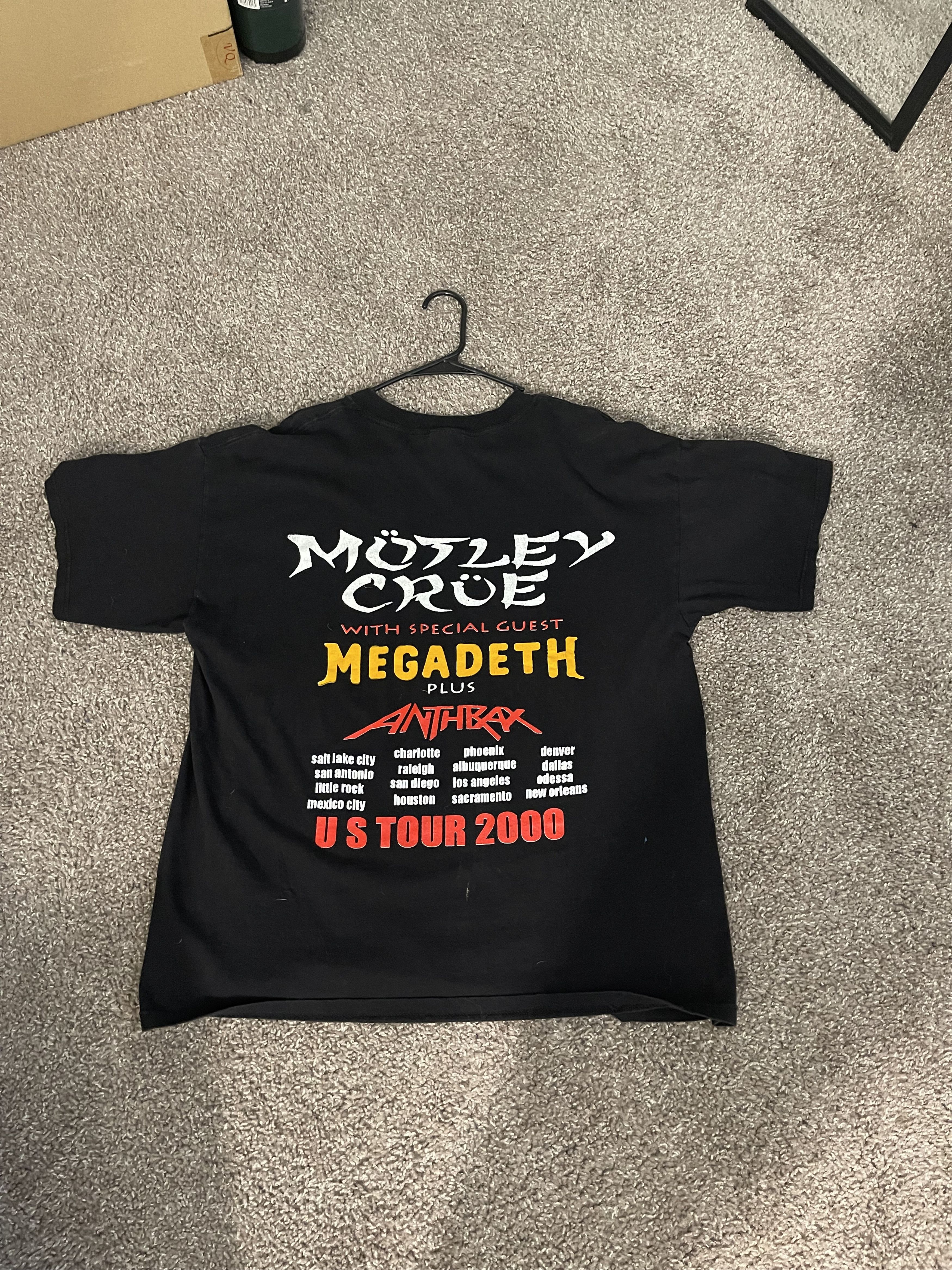 Gildan Maximum Rock Tour 2000s Size US XL / EU 56 / 4 - 2 Thumbnail