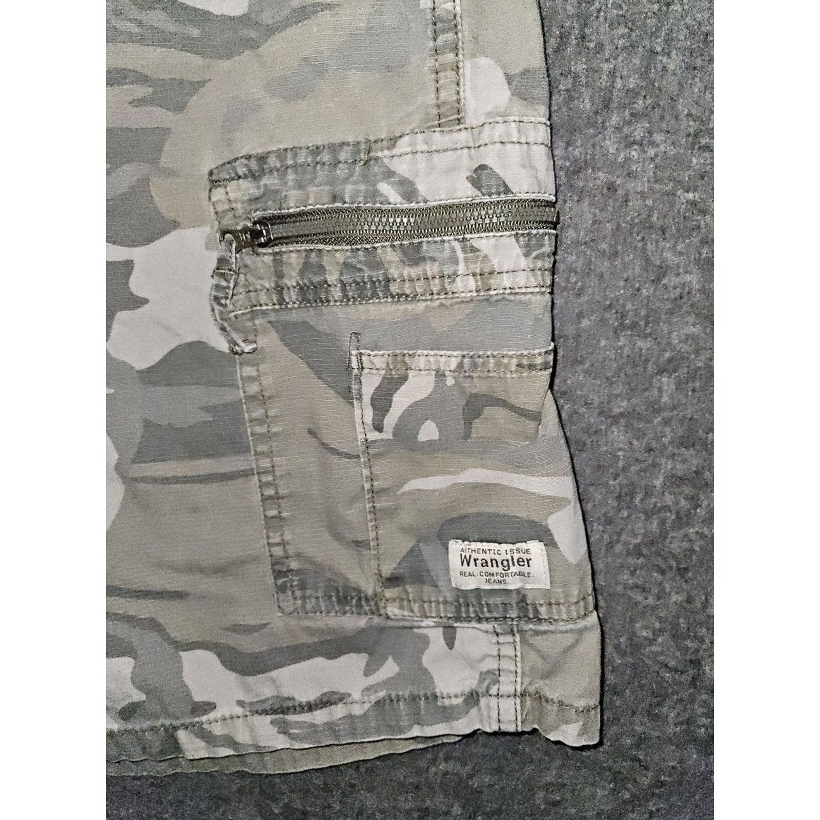 Wrangler VINTAGE Wrangler Camouflage Cargo Shorts? Size US 40 / EU 56 - 7 Thumbnail