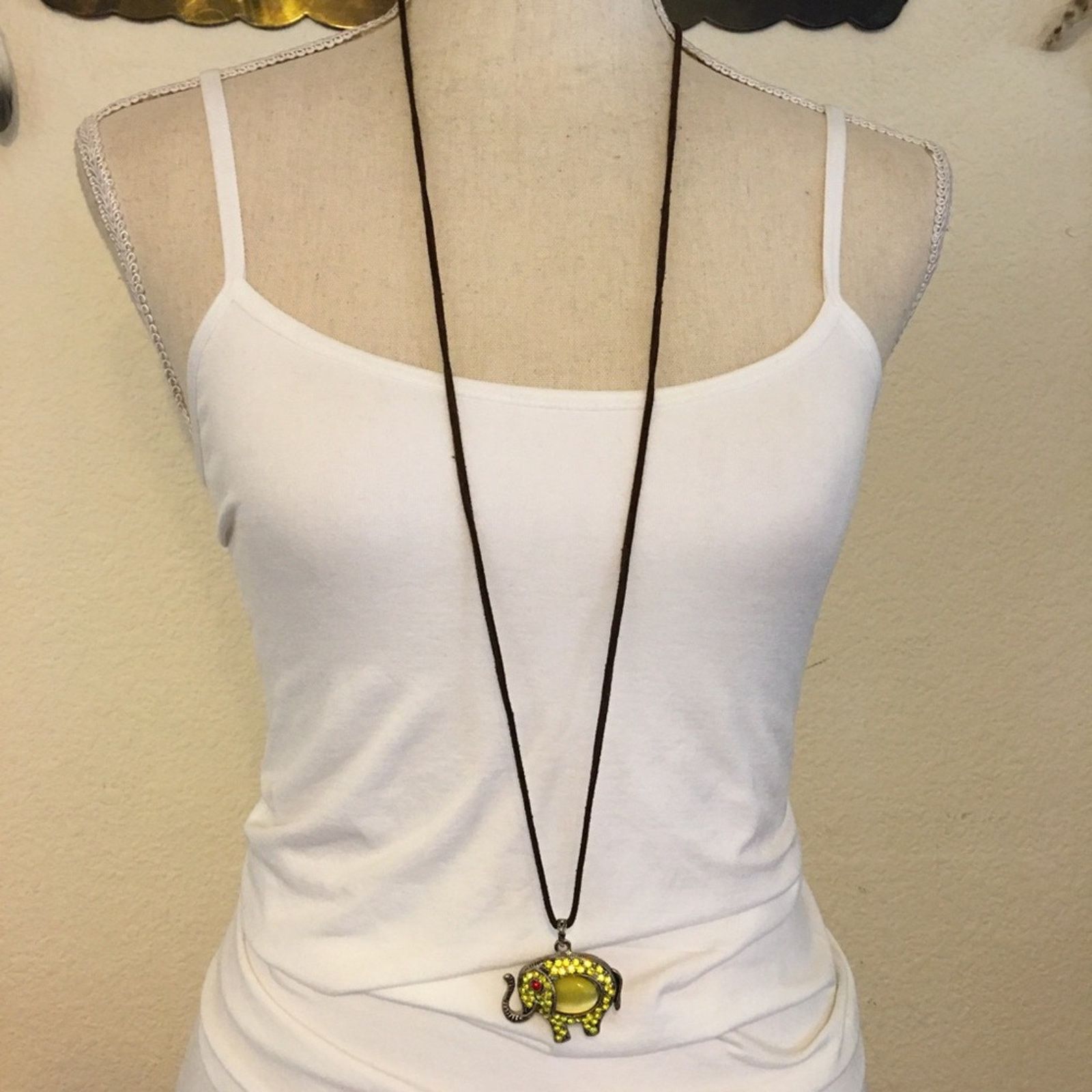 Jewelry Lucky elephant cat eye cabochon sparkle necklace Size ONE SIZE - 2 Thumbnail