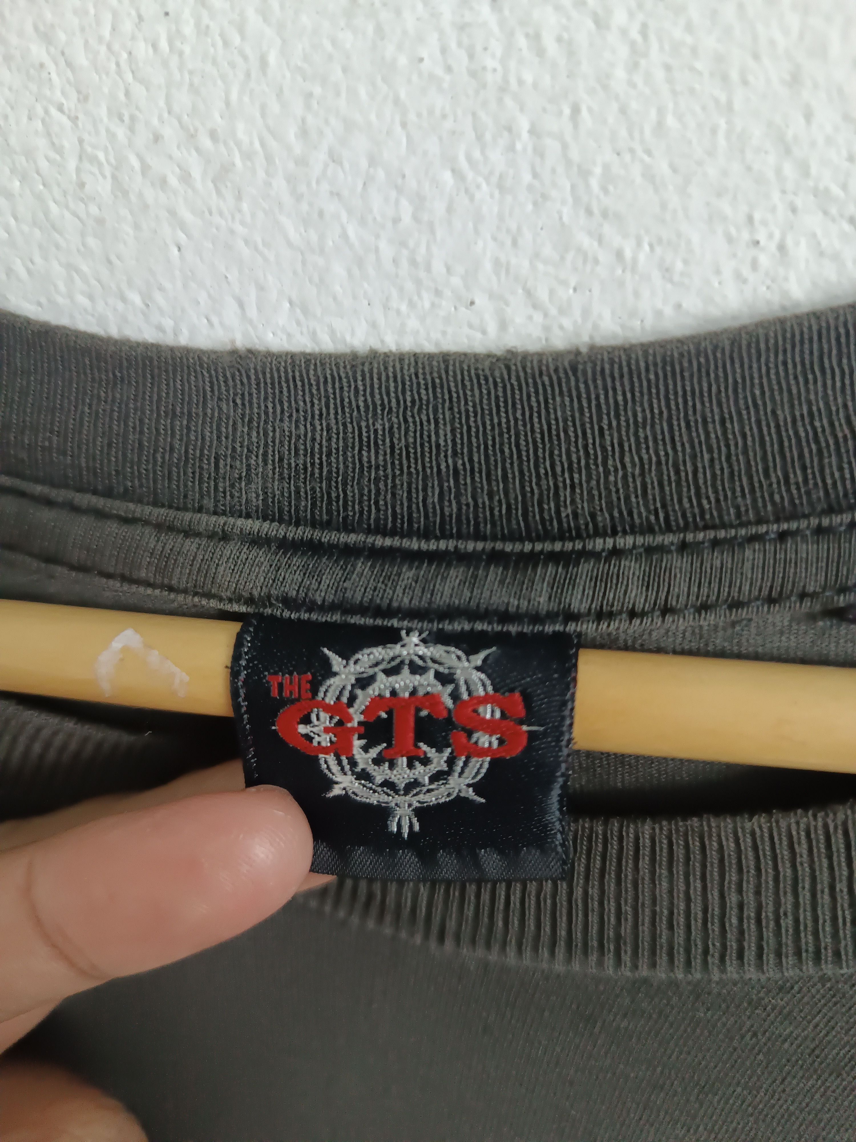 Band Tees VINTAGE 2000s GUNS N' ROSES CROSS LOGO TEE acdc bon jovi Size US L / EU 52-54 / 3 - 8 Thumbnail