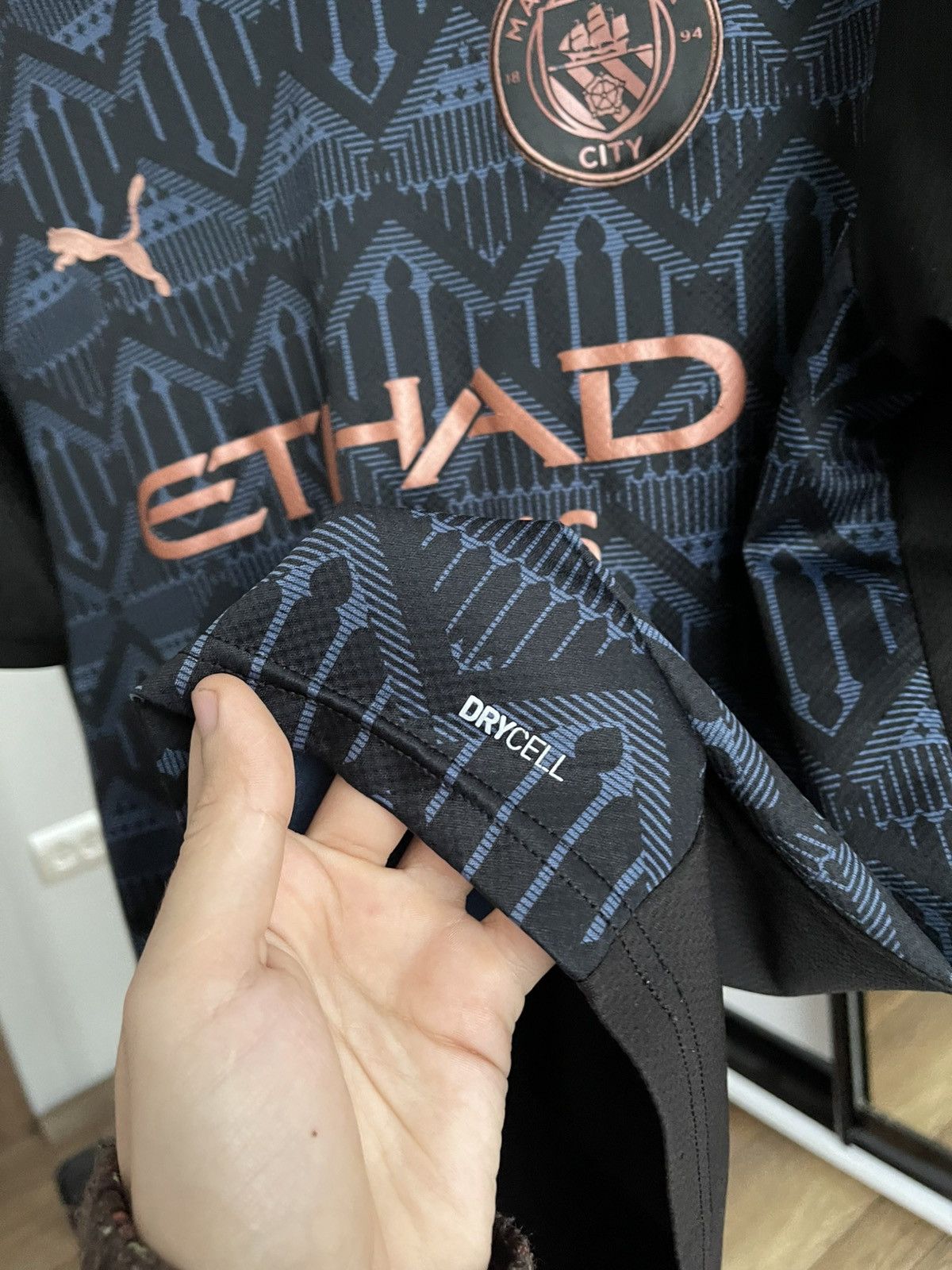 Puma 2020/2021 Puma Manchester City Soccer Shirt Kit Jersey Tee Size US M / EU 48-50 / 2 - 10 Thumbnail