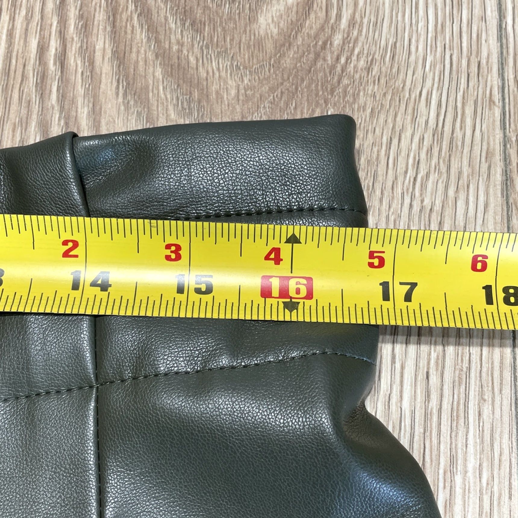 Vintage VINTAGE Versona Faux Leather Chino Shorts Women’s Elastic Waist Size Large Green Size 36" / US 14 / IT 50 - 5 Thumbnail