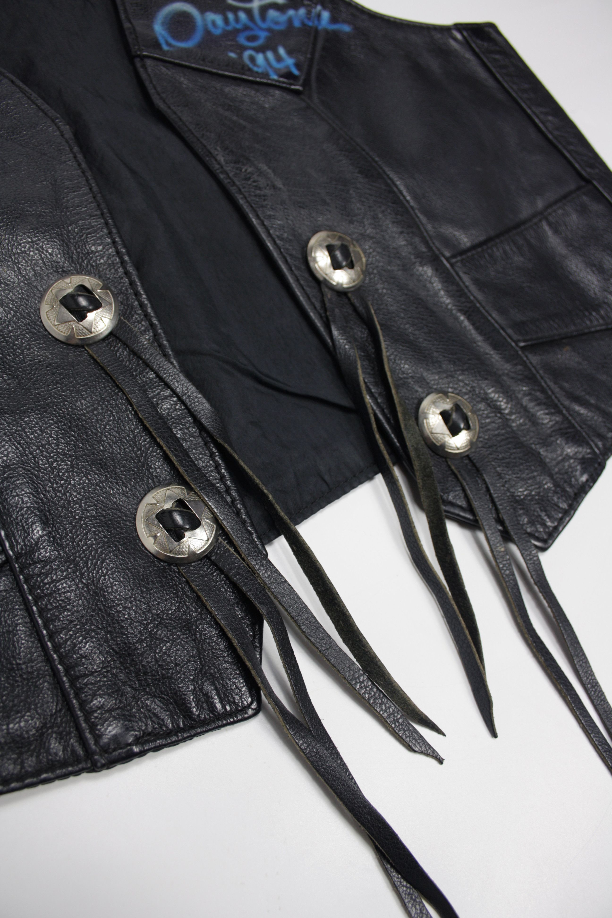 Genuine Leather × Vintage Daytona 1994 Vintage Hand Painted Leather Cropped Vest Size XL / US 12-14 / IT 48-50 - 6 Thumbnail