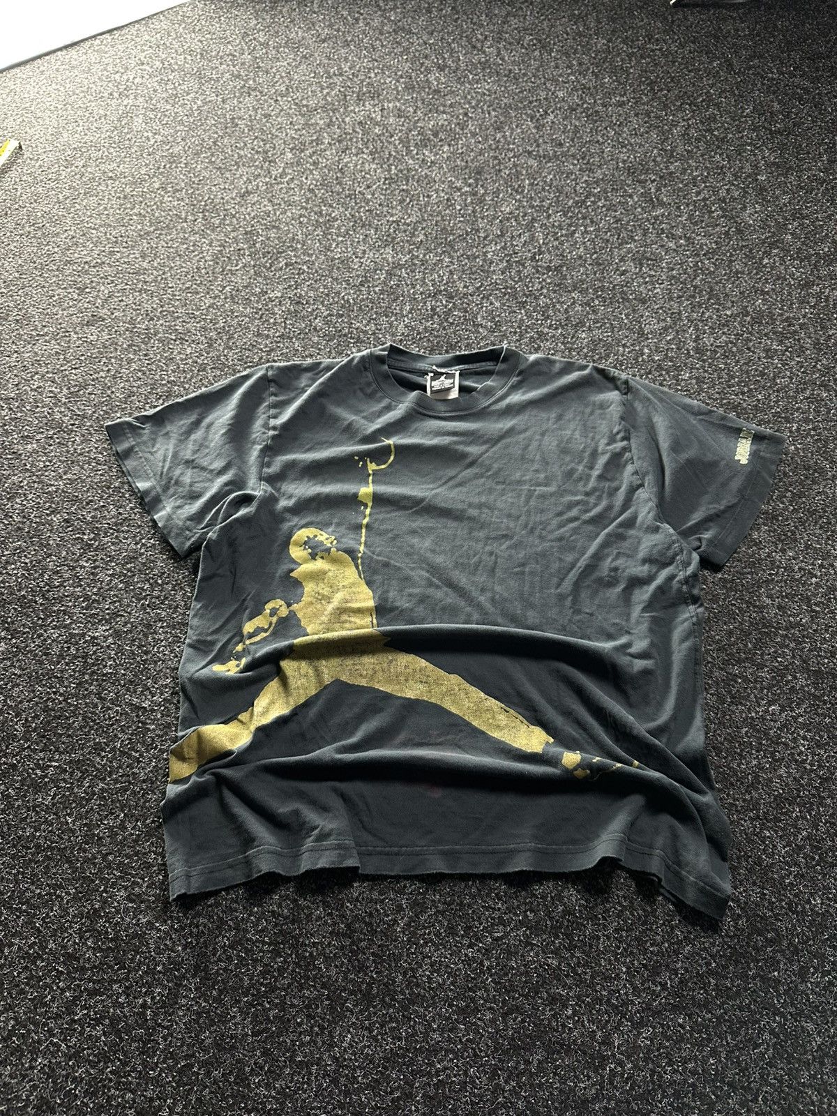 Jordan Brand × Nike × Vintage 🚨 Vintage Nike Air Jordan T-Shirt big logo AJ rar distressed Size US L / EU 52-54 / 3 - 1 Thumbnail