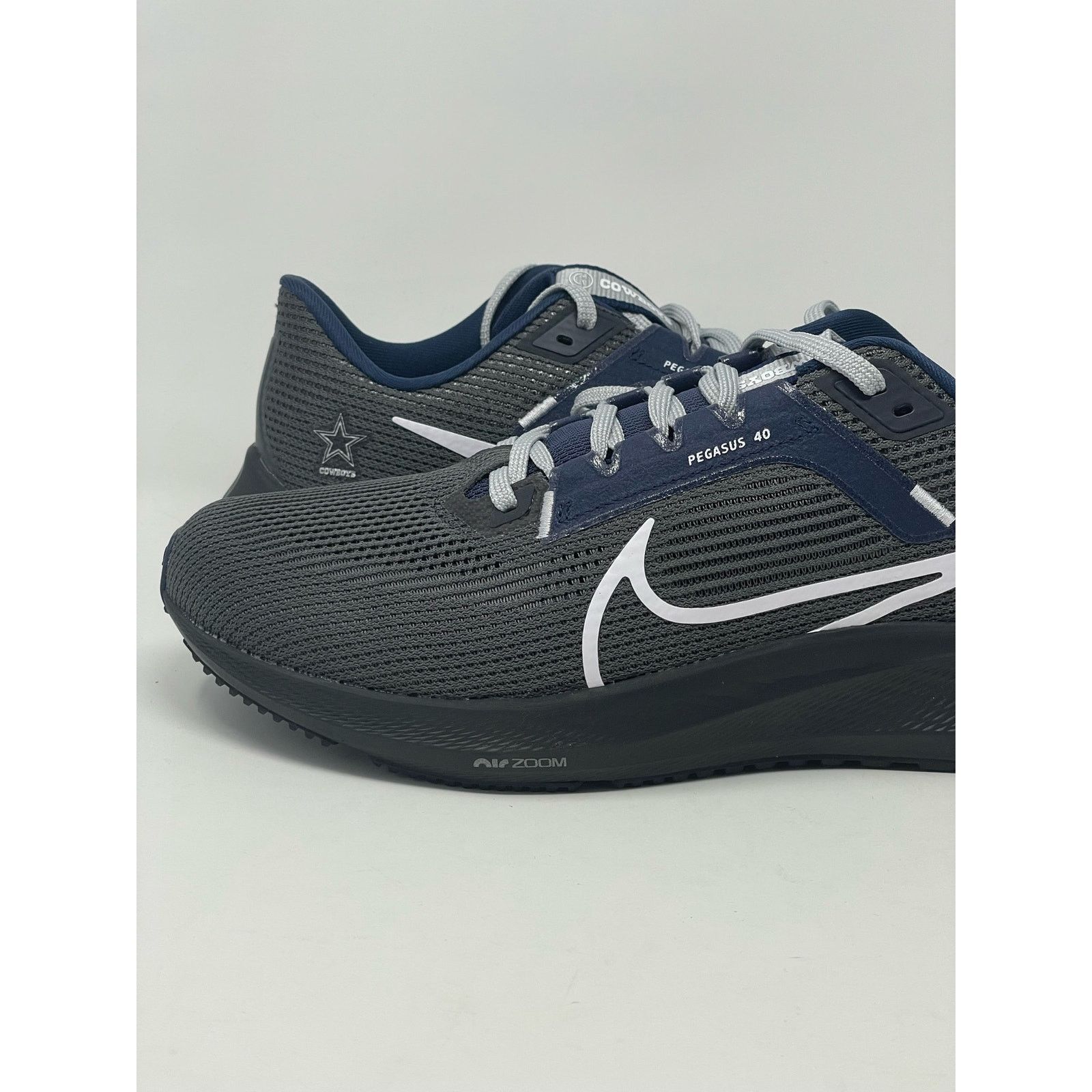 Nike Nike Air Zoom Pegasus 40 Dallas Cowboys NFL Mens Size 11 Size US 11 / EU 44 - 5 Thumbnail