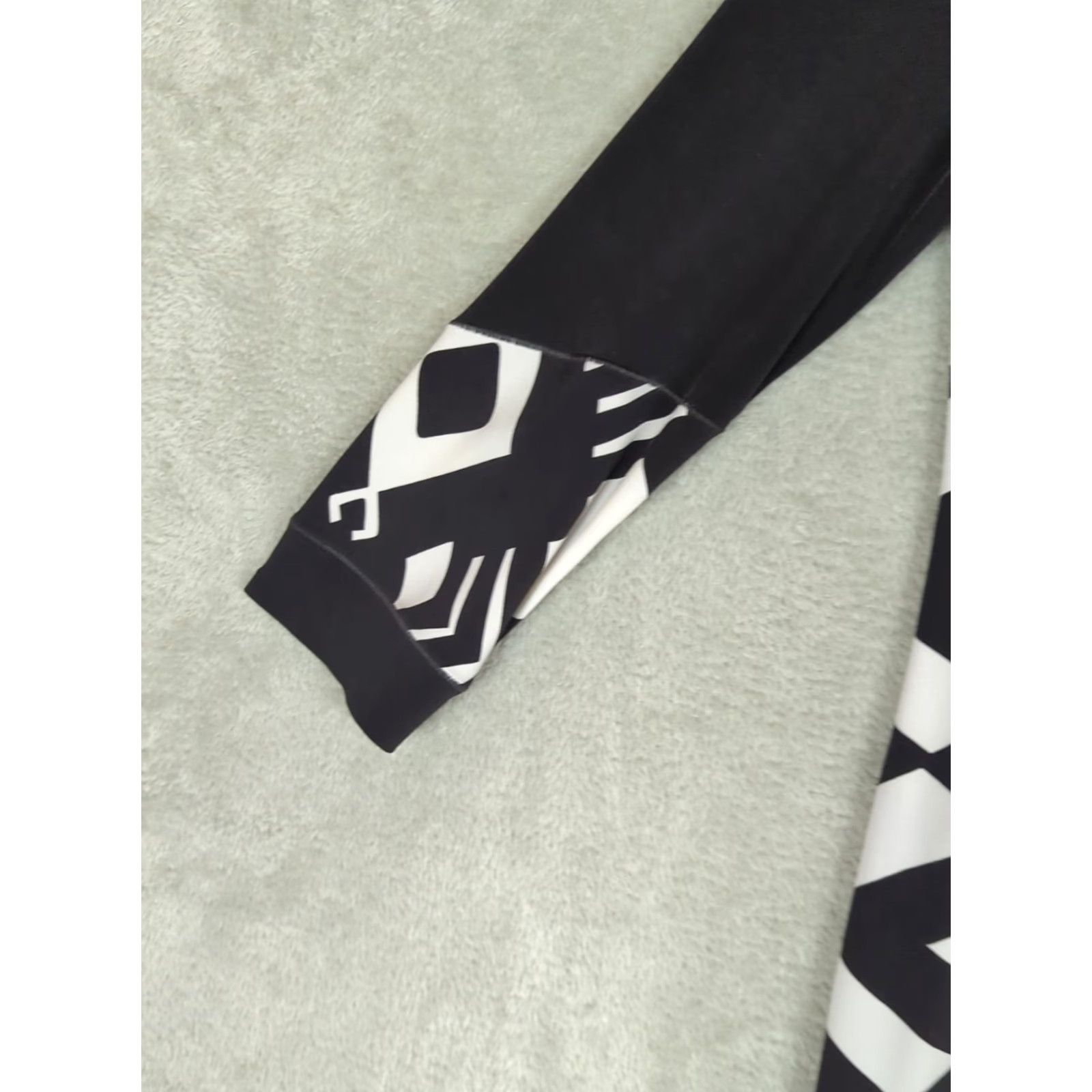 Vintage Eva Varro Womens Black and White Tunic Top S Blouse Geometric 3/4 Sleeve Scoop Neck Size S / US 4 / IT 40 - 2 Thumbnail
