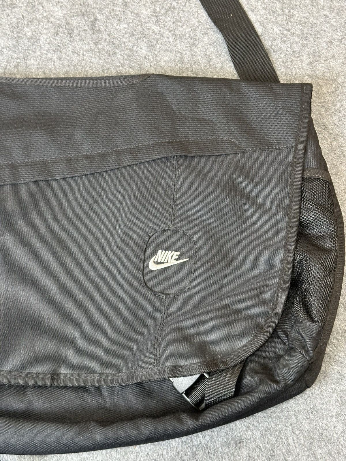 Nike Nike Cordura messenger bag with an adjustable strap. Size ONE SIZE - 2 Thumbnail