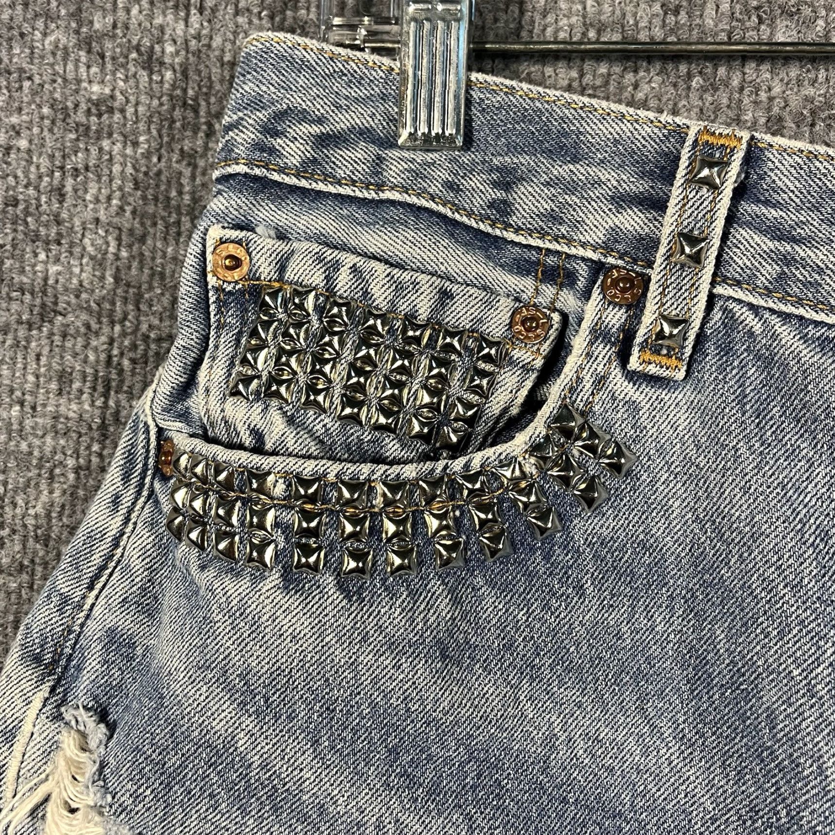 Levi's VINTAGE Levi's 501 Cut Off Jean Shorts Women's 90s Light Blue USA Made Size 32 Shorts Size 24" / US 00 / IT 34 - 2 Thumbnail
