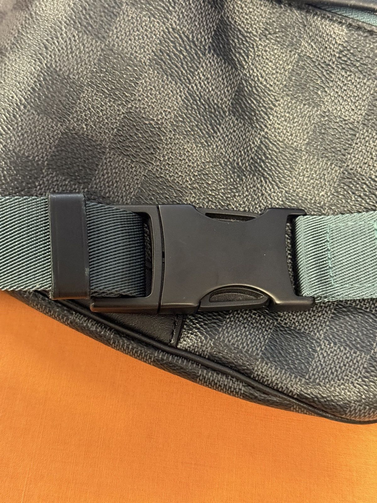 Louis Vuitton Louis Vuitton Navy Blue Discovery Belt Bag/ Cross Over 🧼 Size ONE SIZE - 17 Thumbnail