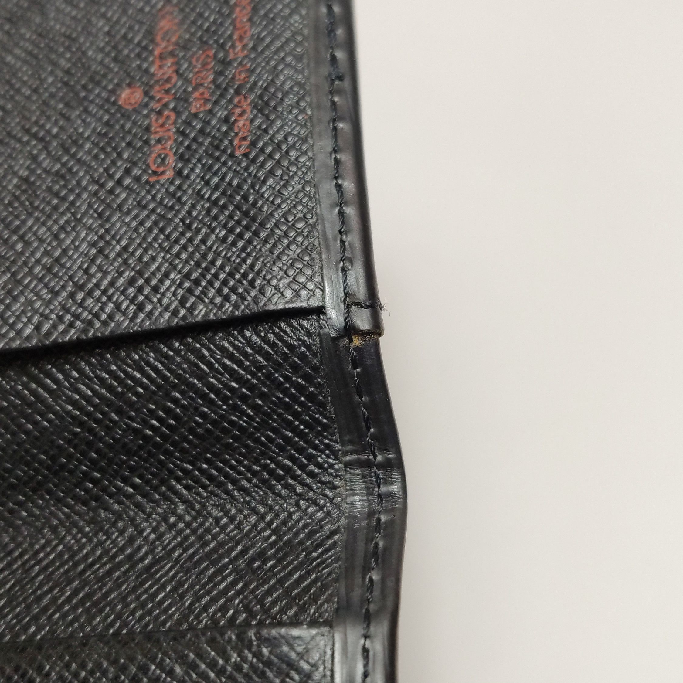 Louis Vuitton Louis Vuitton (LV) Cowhide solid color water ripple LV lett Size ONE SIZE - 3 Thumbnail