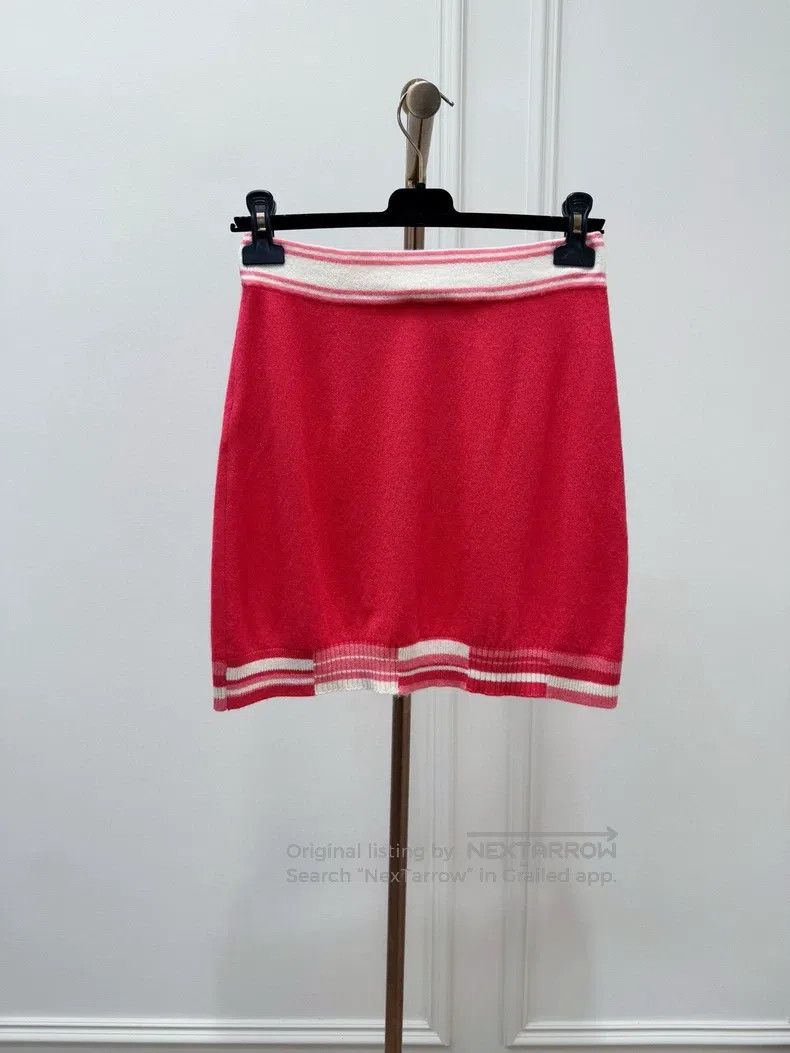 Chanel Chanel Cashmere knitted skirt Size 25" / US 0 / IT 36 - 2 Thumbnail