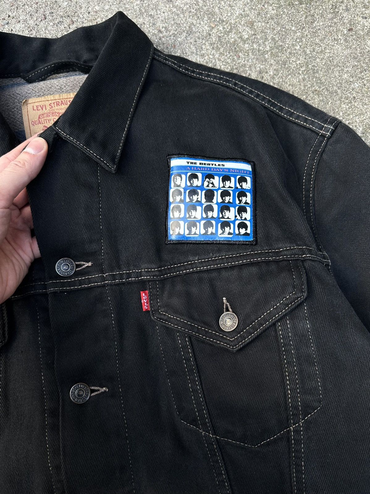 Band Tees × Levi's × Levi's Vintage Clothing Levi's x The Beatles black denim 90s vinatge jacket size L Size US L / EU 52-54 / 3 - 4 Thumbnail