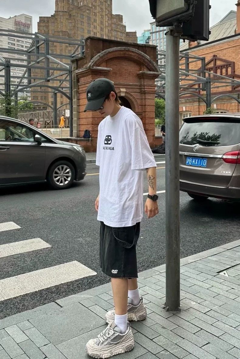 Balenciaga Balenciaga Lock Logo short sleeve T-shirt with printed let Size US M / EU 48-50 / 2 - 8 Thumbnail
