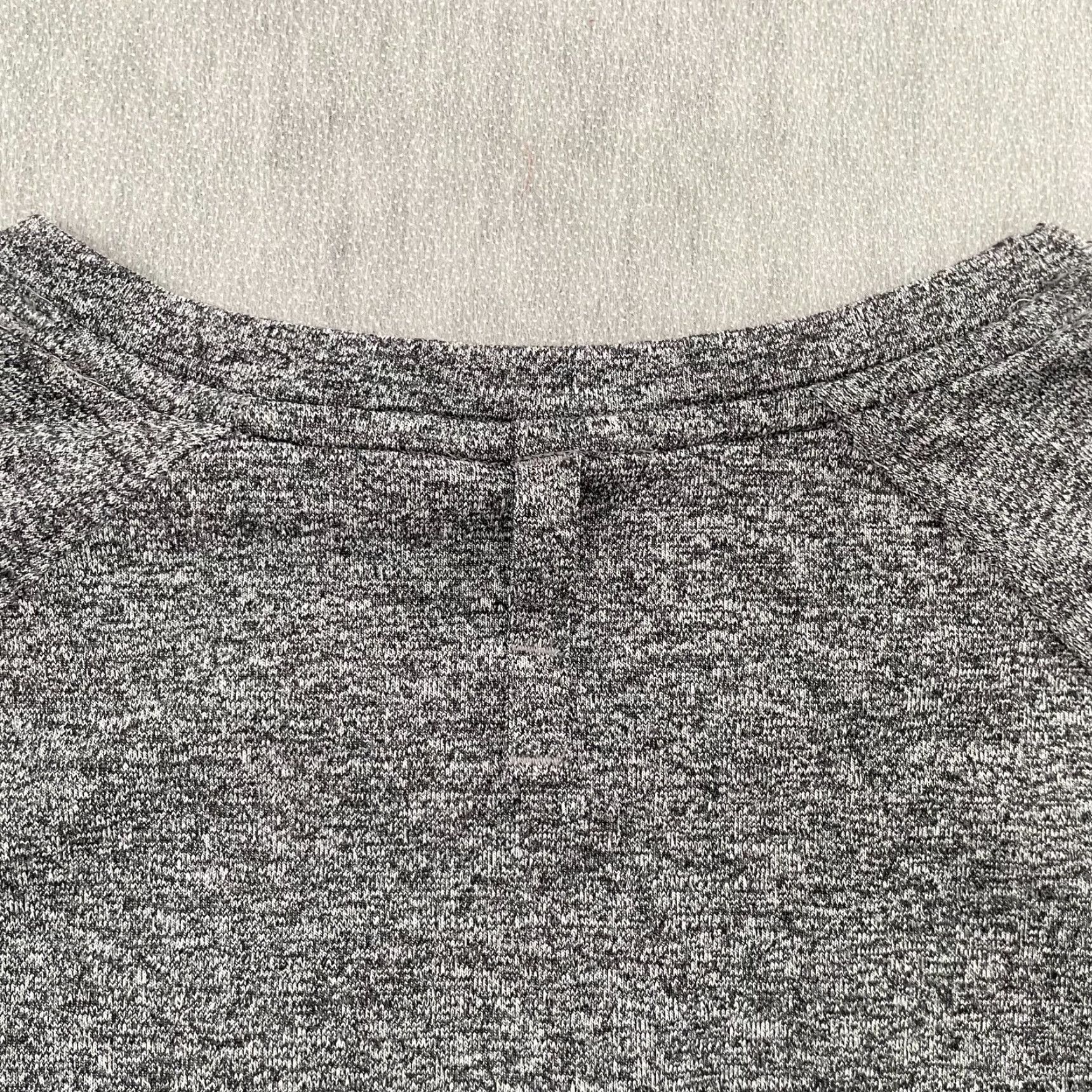 Lululemon VINTAGE Lululemon Shirt Womens 10 Gray Long Sleeve Crew Neck Pullover Gym Yoga Ladies Adult Size 10 Gray Pullover Athletic Casual Womens Size L / US 10 / IT 46 - 6 Thumbnail