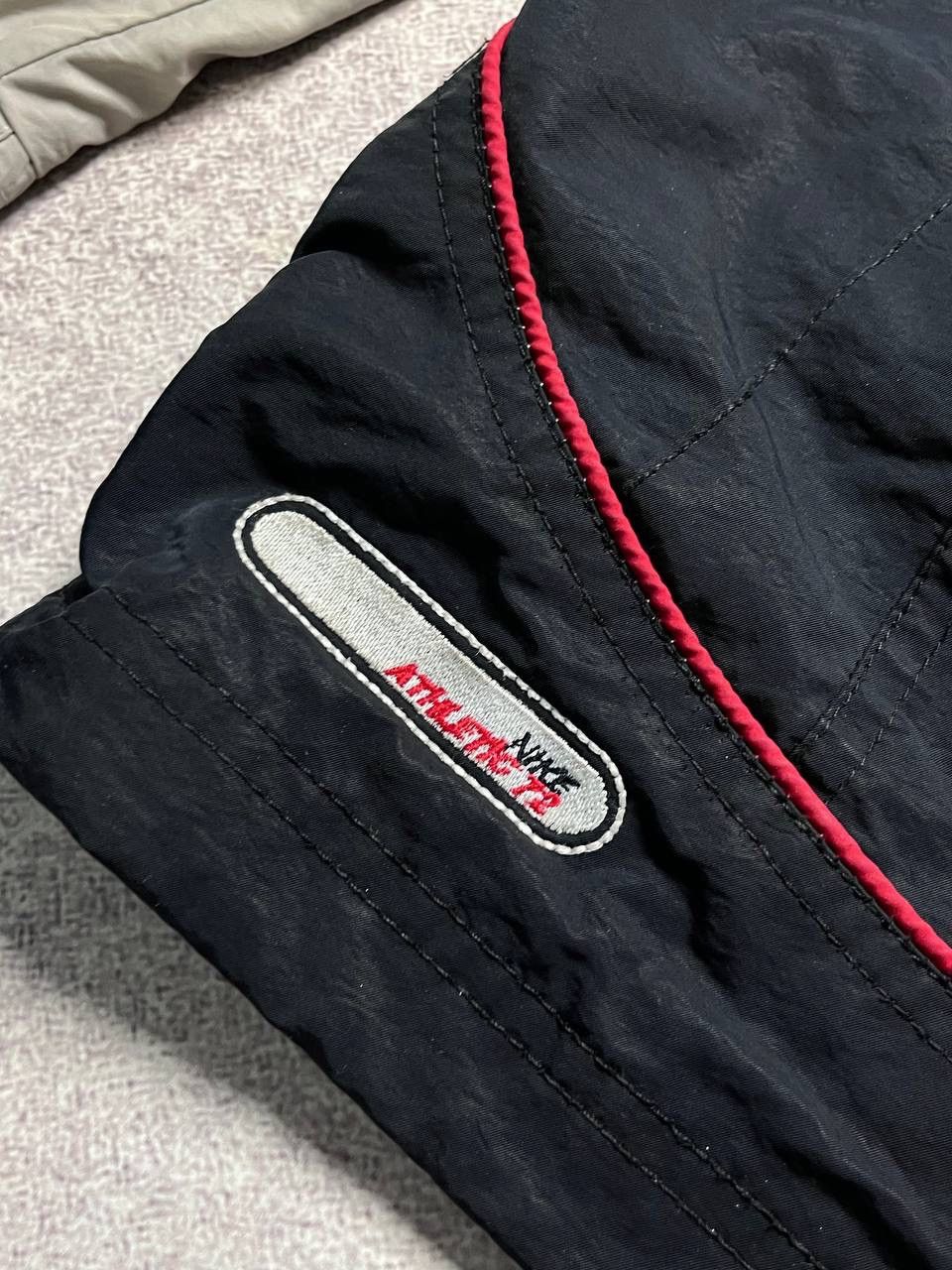 Nike VINTAGE NIKE SWOOSH WINDRUNNER JACKET Y2K L Size US L / EU 52-54 / 3 - 5 Thumbnail
