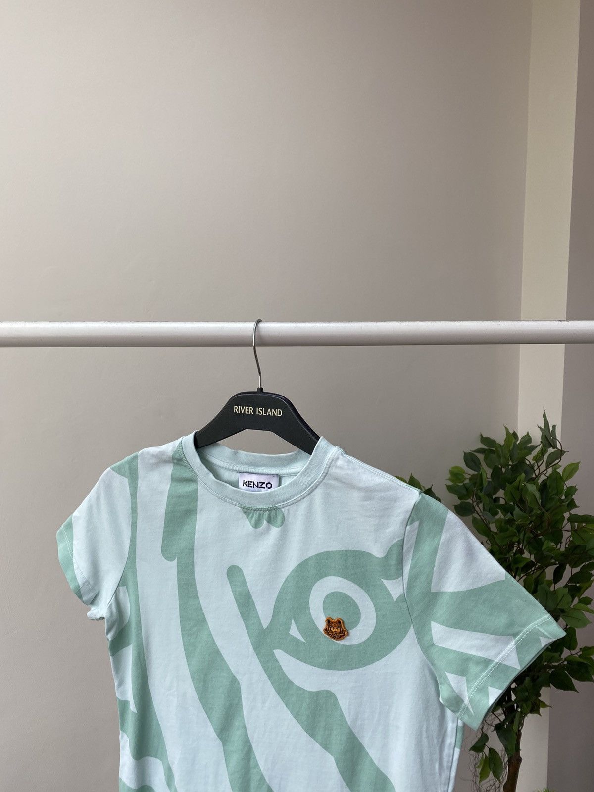 Kenzo × Vintage Vintage Kenzo Women’s Printed T-Shirt Size XS / US 0-2 / IT 36-38 - 4 Thumbnail