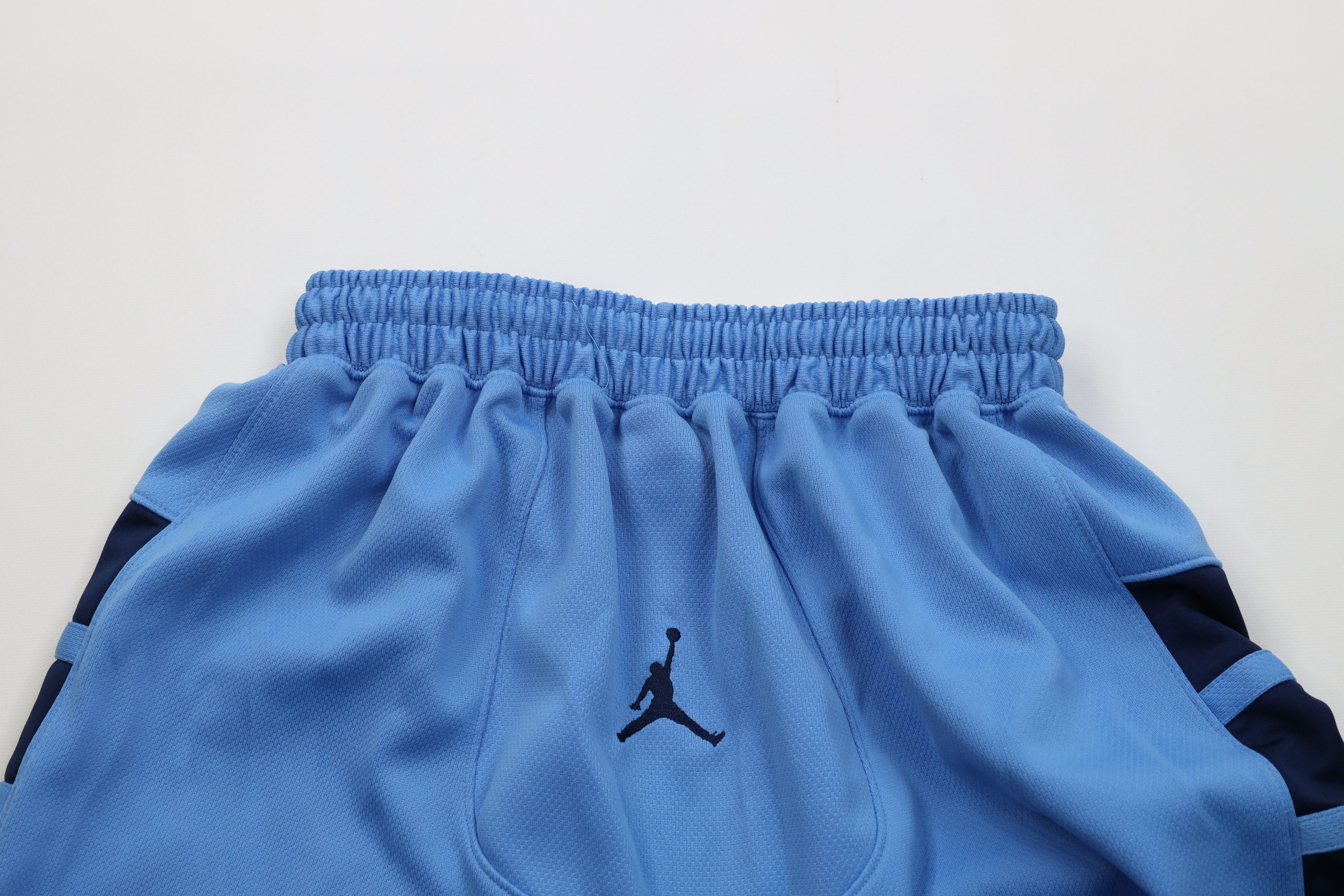 Nike Vintage Nike Air Jordan Heavyweight Basketball Shorts Blue Size US 34 / EU 50 - 10 Thumbnail