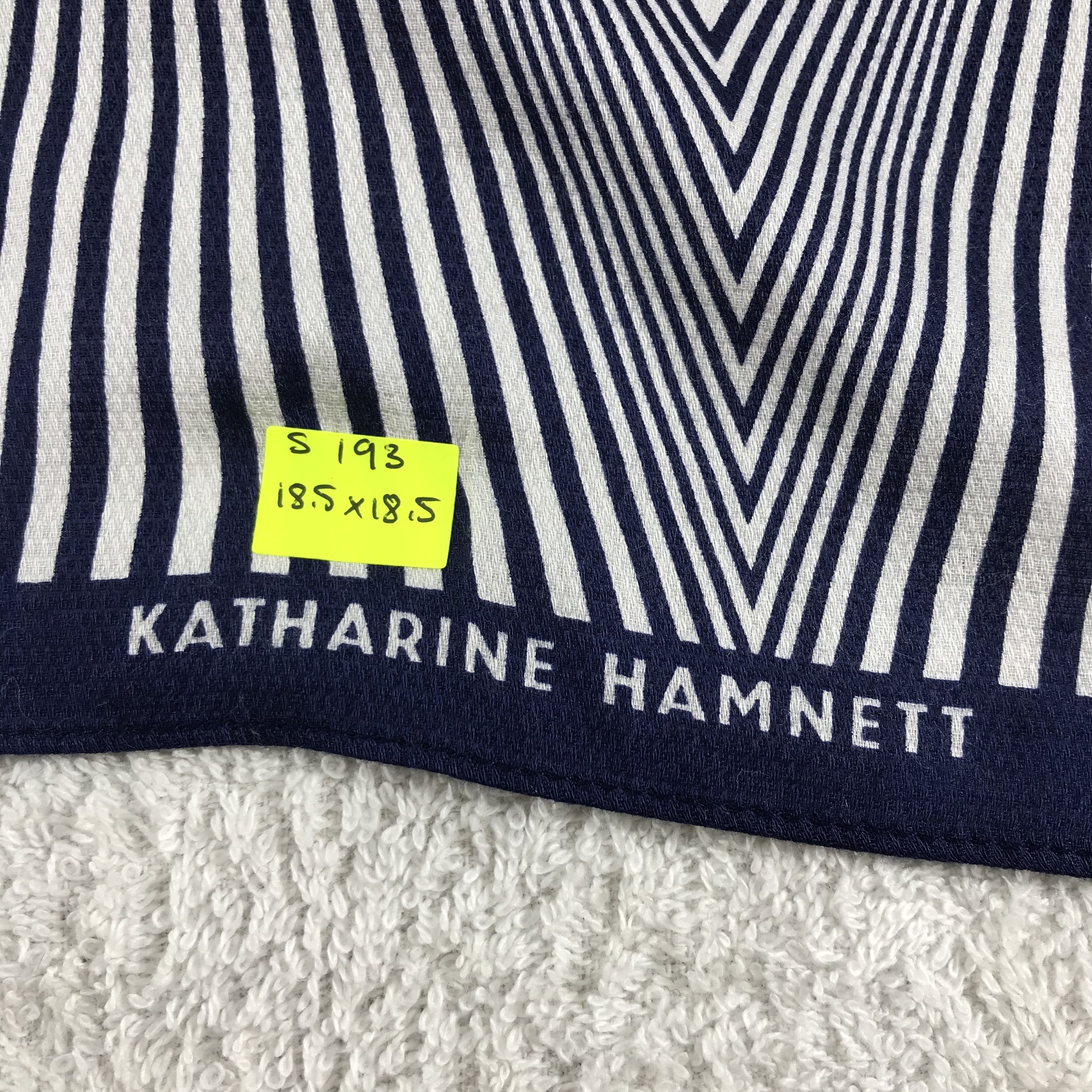 Katharine Hamnett London × Vintage Katharine Hamnett Bandana / Handkerchief / Neckerchief -S193 Size ONE SIZE - 5 Thumbnail
