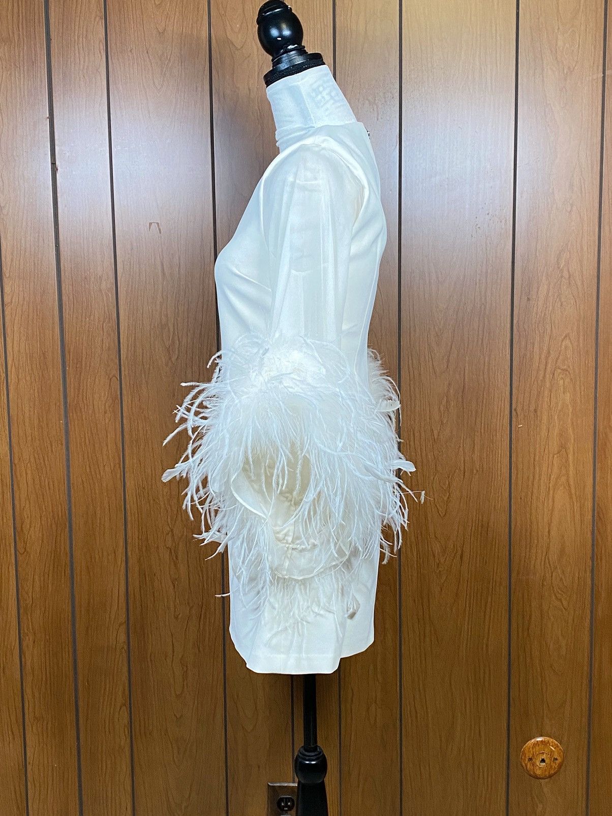 Alice + Olivia Alice + Olivia Izola Feather-Trim Minidress size 2 Size XS / US 0-2 / IT 36-38 - 7 Thumbnail