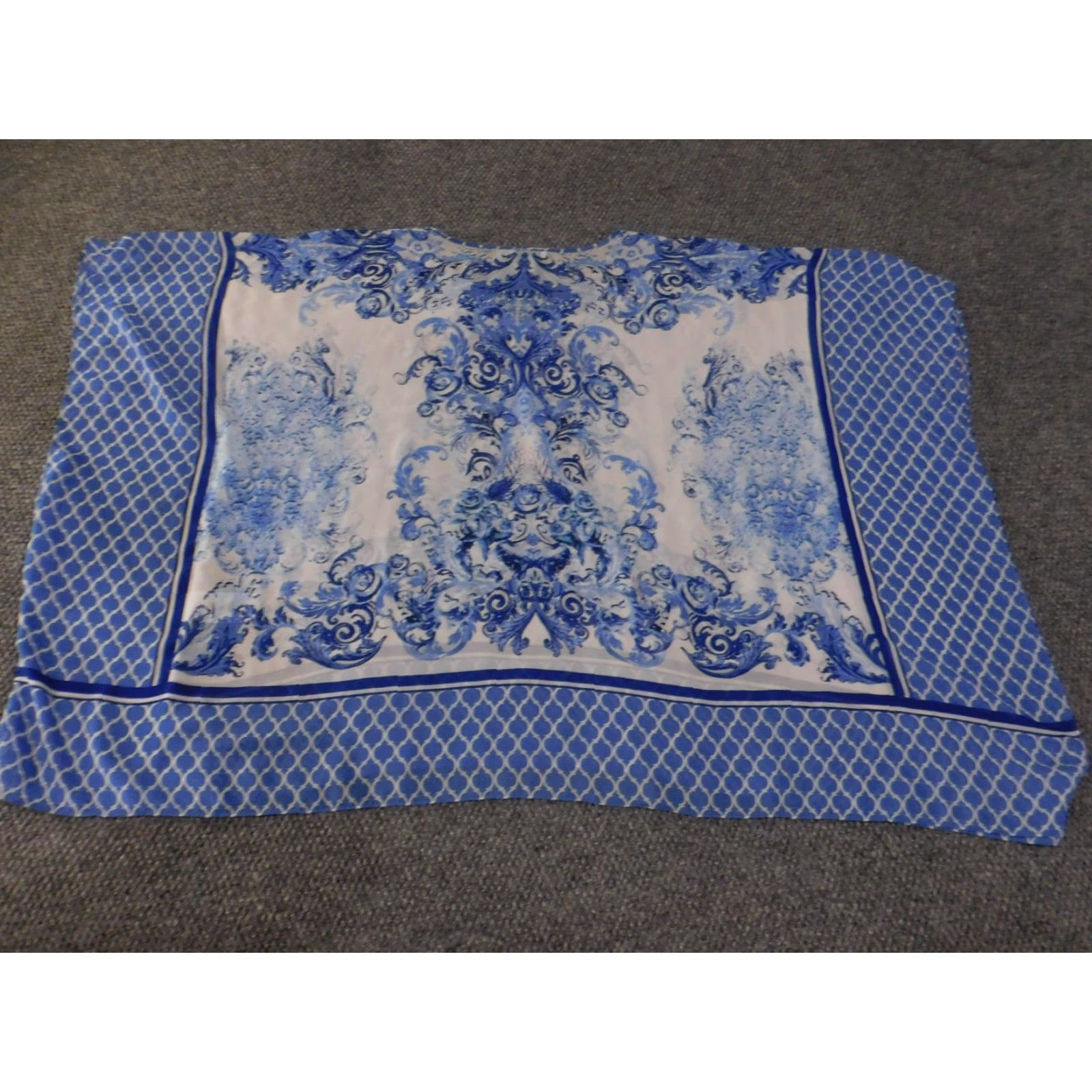 Vintage Susan Graver Blouse Womens 1X Blue White Printed Short Sleeve Tunic Top Size XL / US 12-14 / IT 48-50 - 7 Thumbnail
