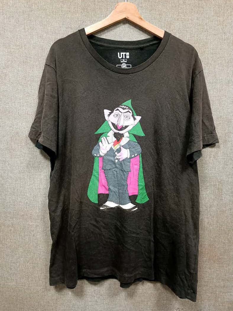 Kaws × Uniqlo t shirt kaws x sesame street distressed sunfaded Size US XL / EU 56 / 4 - 1 Thumbnail