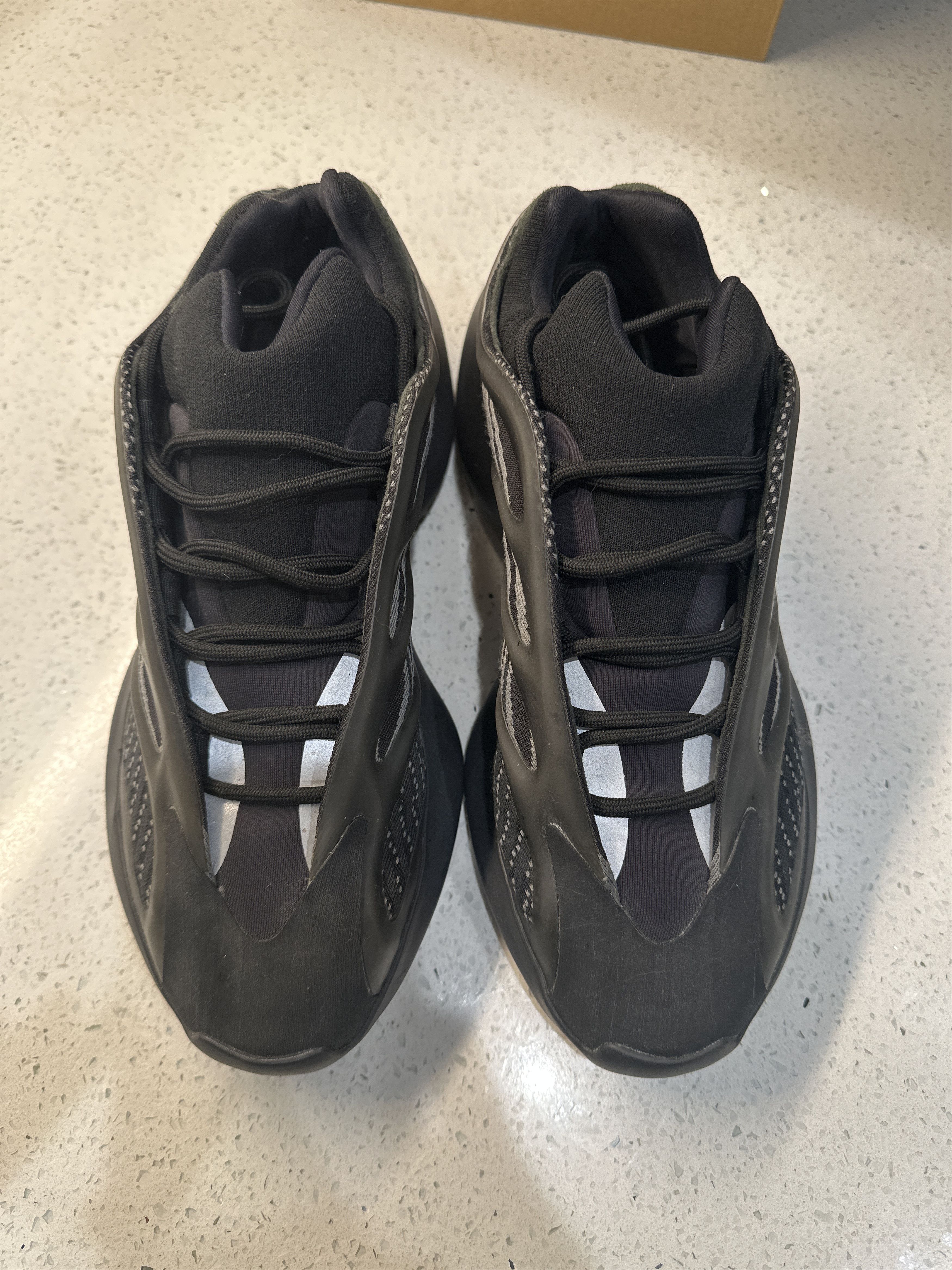 adidas Yeezy 700 V3 Alvah (Dark glow)