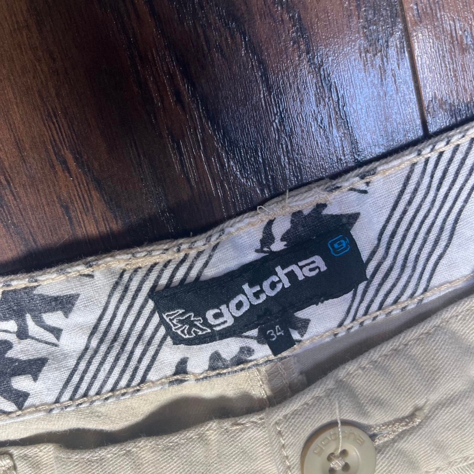 Gotcha y2k tan Gotcha shorts Size US 34 / EU 50 - 2 Thumbnail