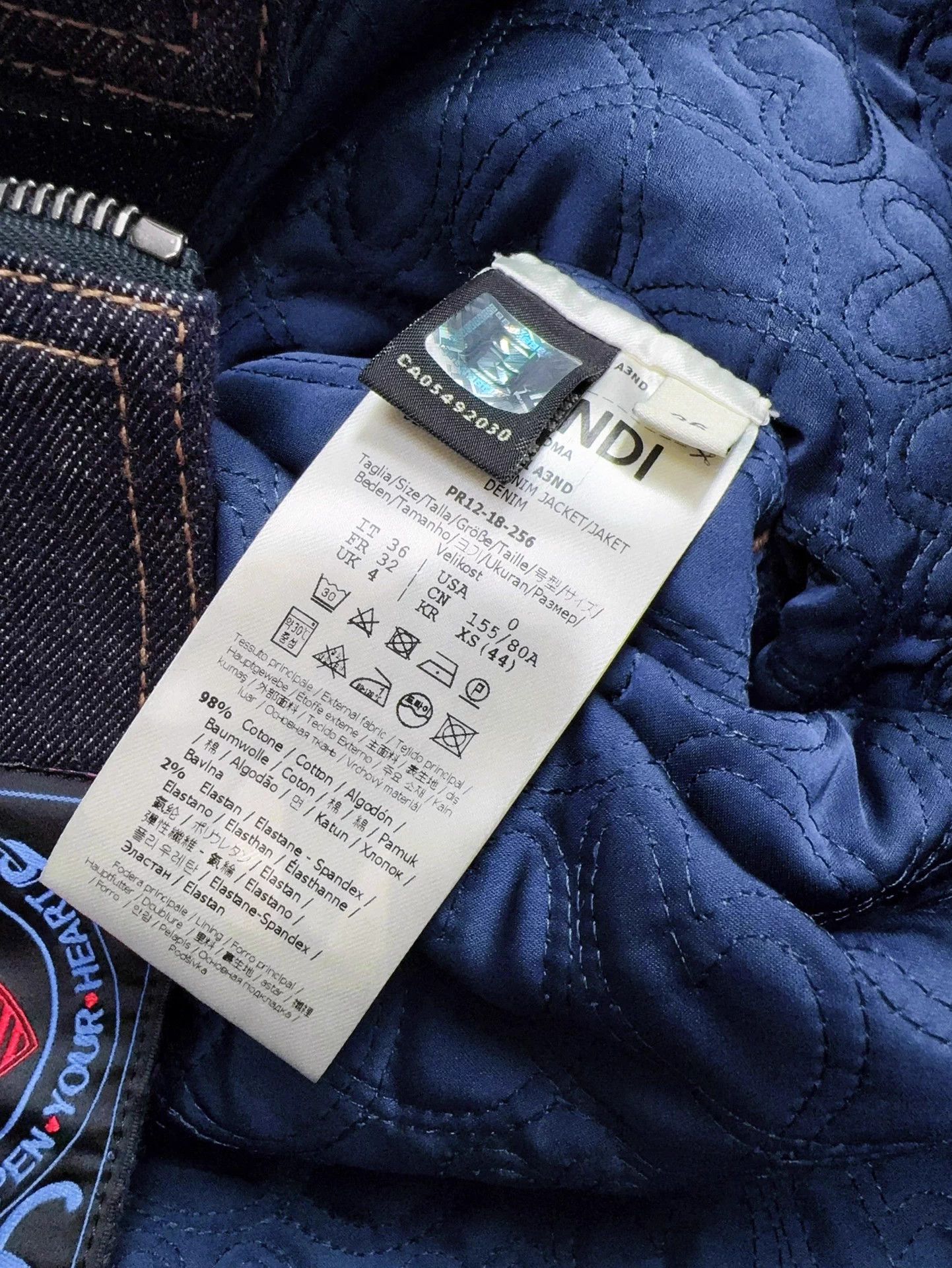 Fendi Fendi Navy Heart Sequin Embroidery Collar Denim Jacket 36 Size XS / US 0-2 / IT 36-38 - 7 Thumbnail