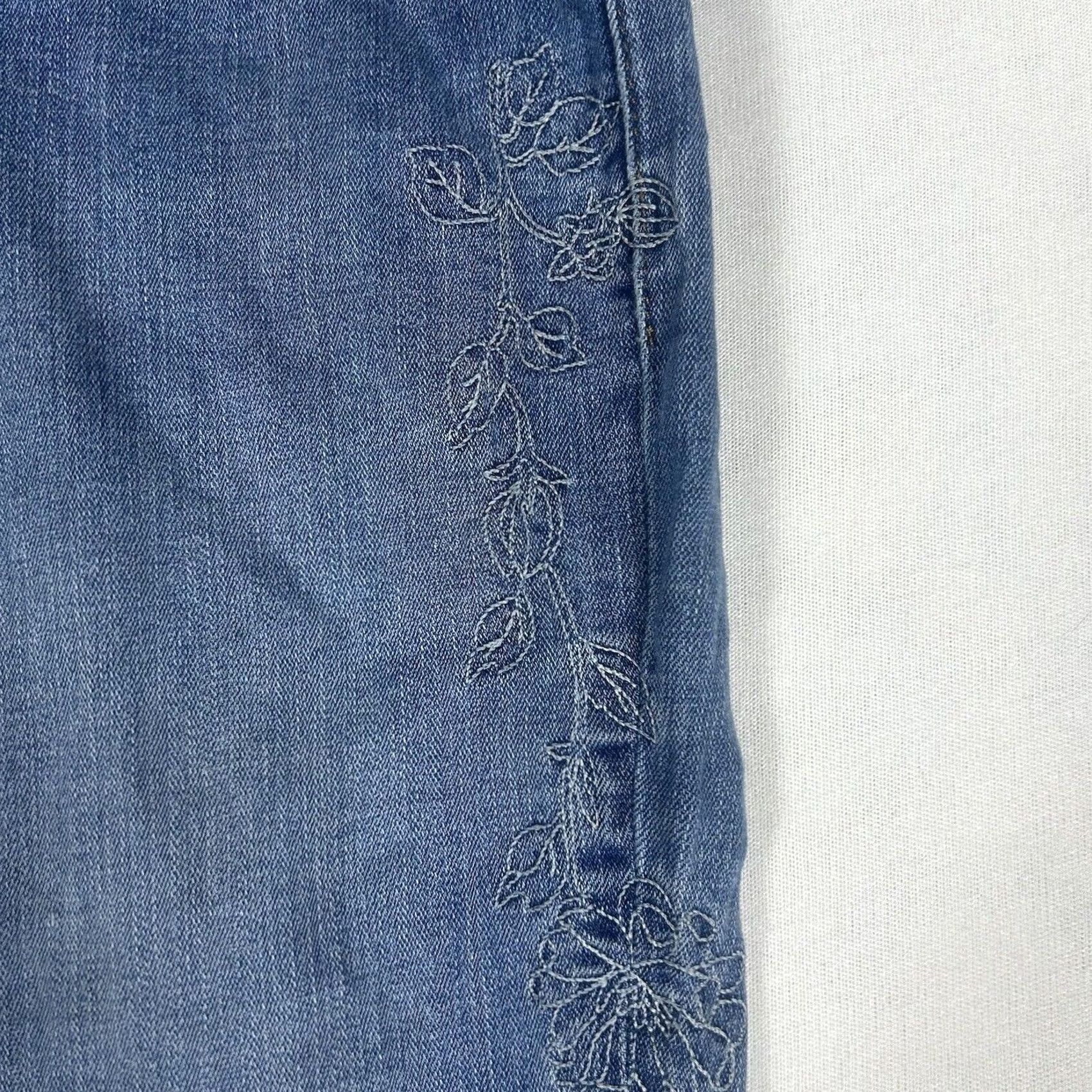 Levi's Levi's Jeans Bootcut Size 14 High Rise 32 x 32 Embroidered Denim Blue Womens Regular Stretch Comfort Modern Casual Size 36" / US 14 / IT 50 - 2 Thumbnail