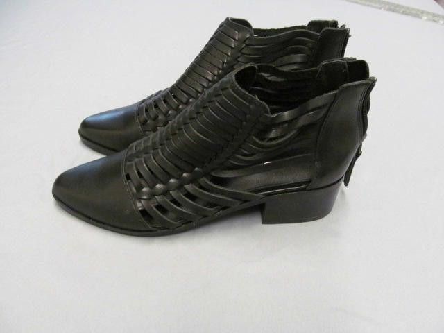 Treasure & Bond Treasure and Bond Black Heeled Ankle Boots with Zip Closure Size US 5.5 / IT 35.5 - 3 Thumbnail