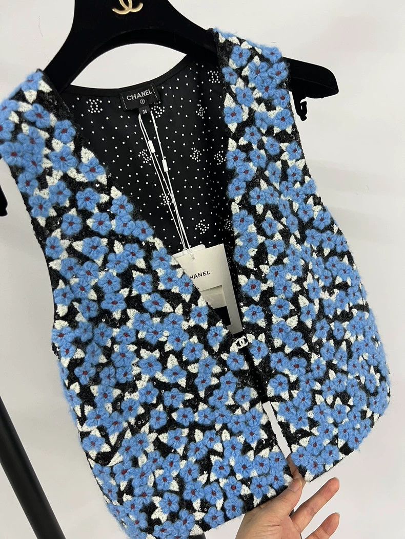 Chanel Chanel 24B blue flower sequin cashmere vest Size XS / US 0-2 / IT 36-38 - 3 Thumbnail