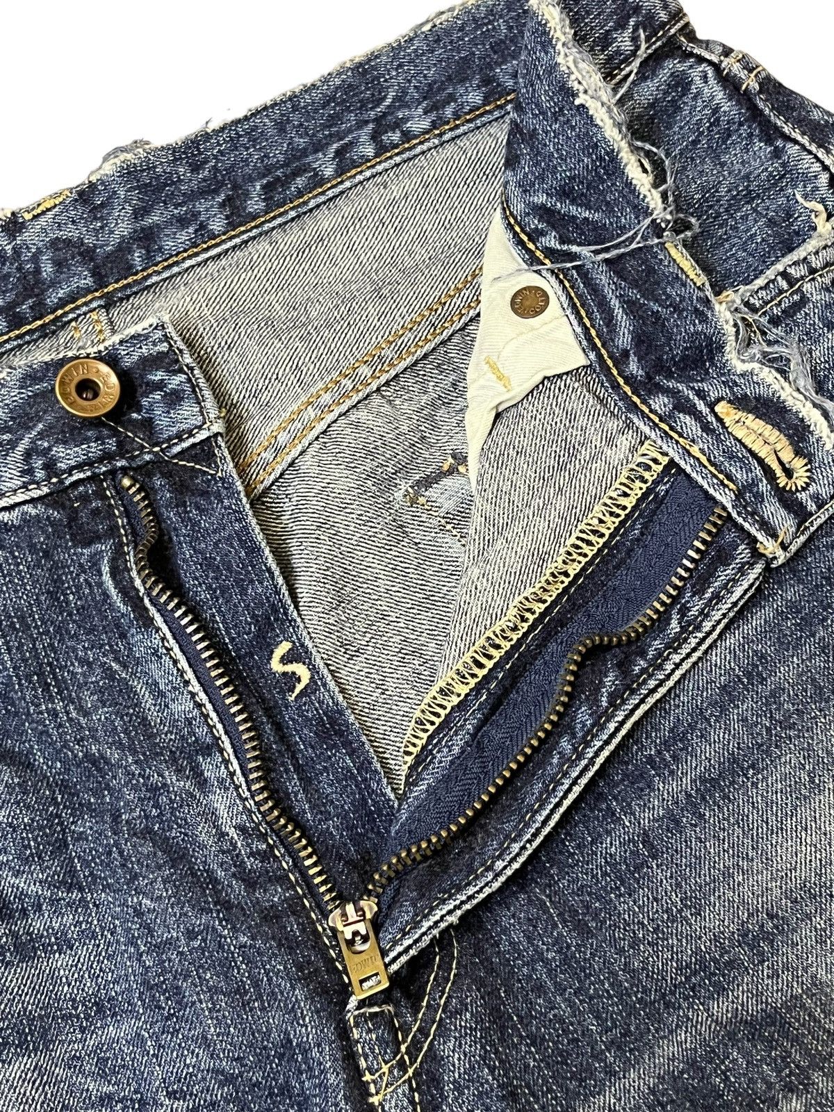 Edwin SICK🔥VINTAGE EDWIN 505s DISTRESSED SELVEDGE 3 QUARTER JEANS Size US 32 / EU 48 - 12 Thumbnail