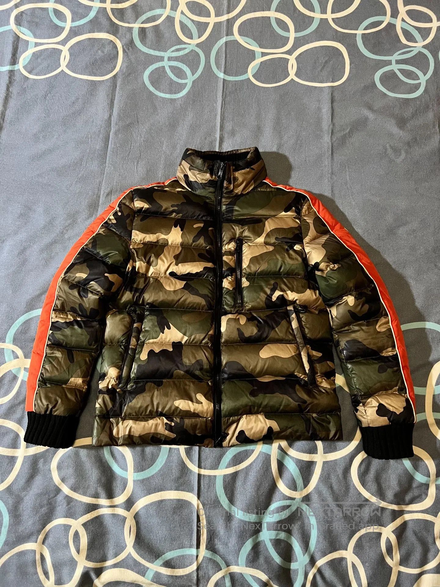 Valentino Valentino Camouflage Down Jacket. Size L / US 10 / IT 46 - 1 Thumbnail