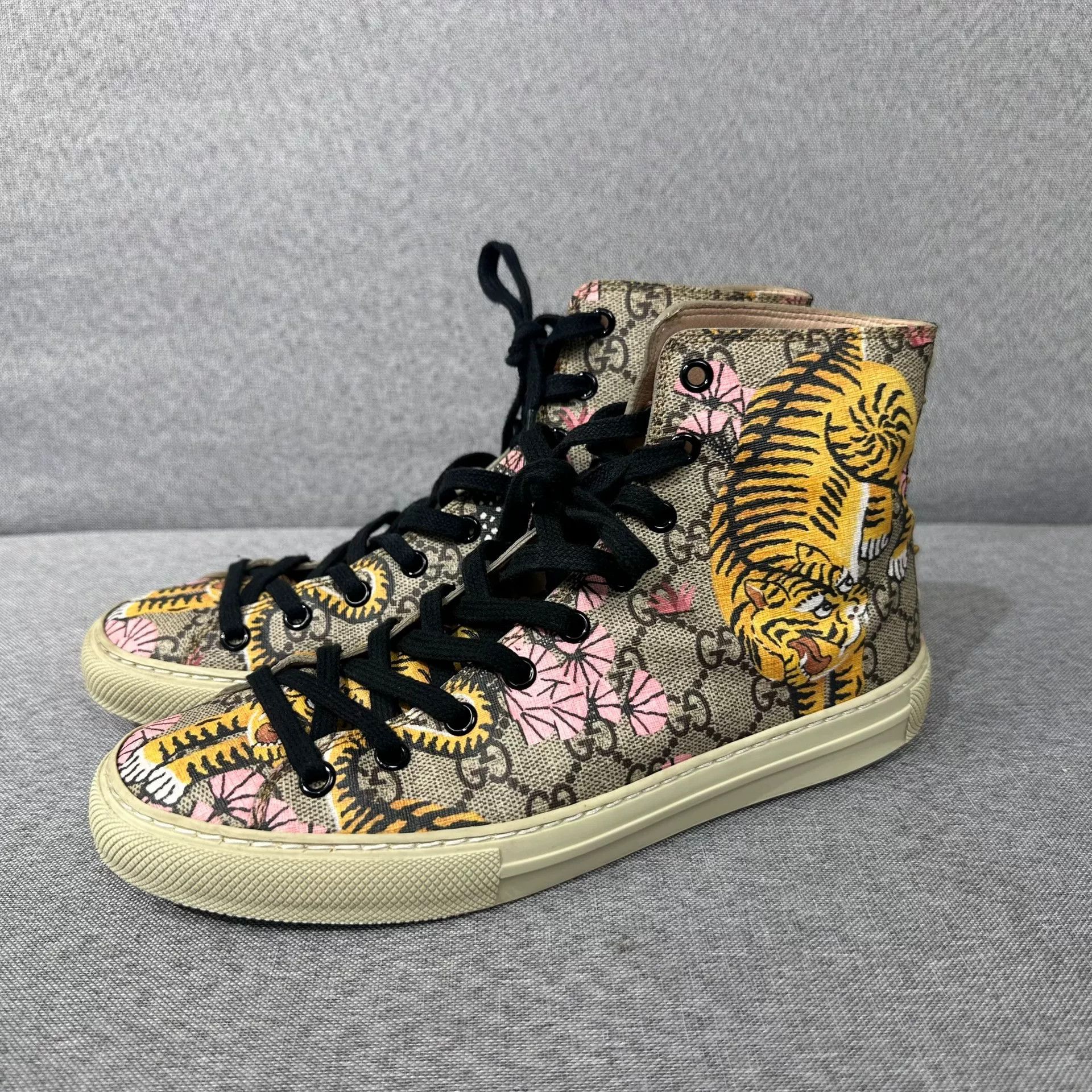 Gucci Gucci Tiger Printed Hitop Sneakers us_7 Women Size US 7 / IT 37 - 1 Thumbnail