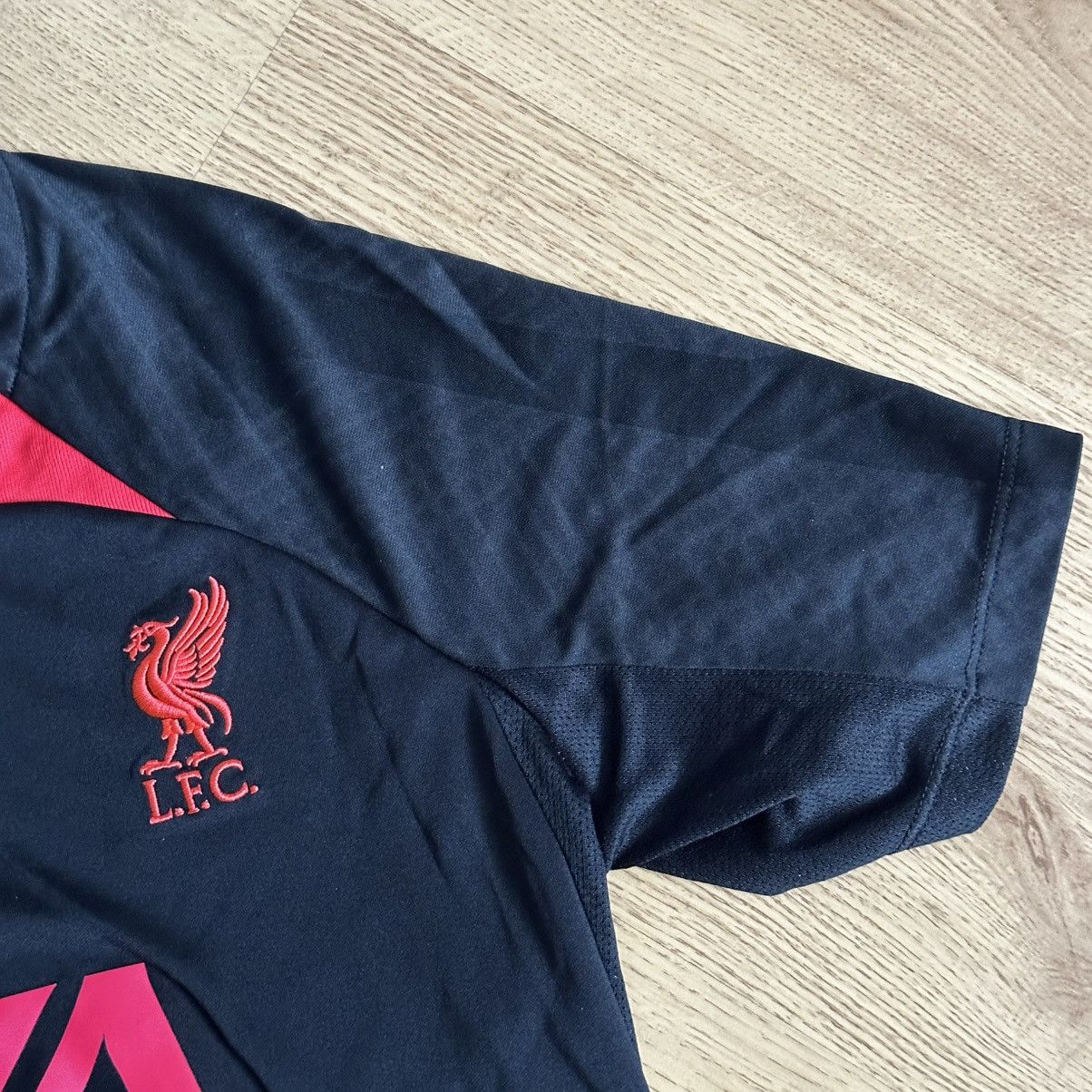 Nike FC LIVERPOOL 2020/2021 TRAINING SOCCER FOOTBALL SHIRT JERSEY Size US M / EU 48-50 / 2 - 3 Thumbnail
