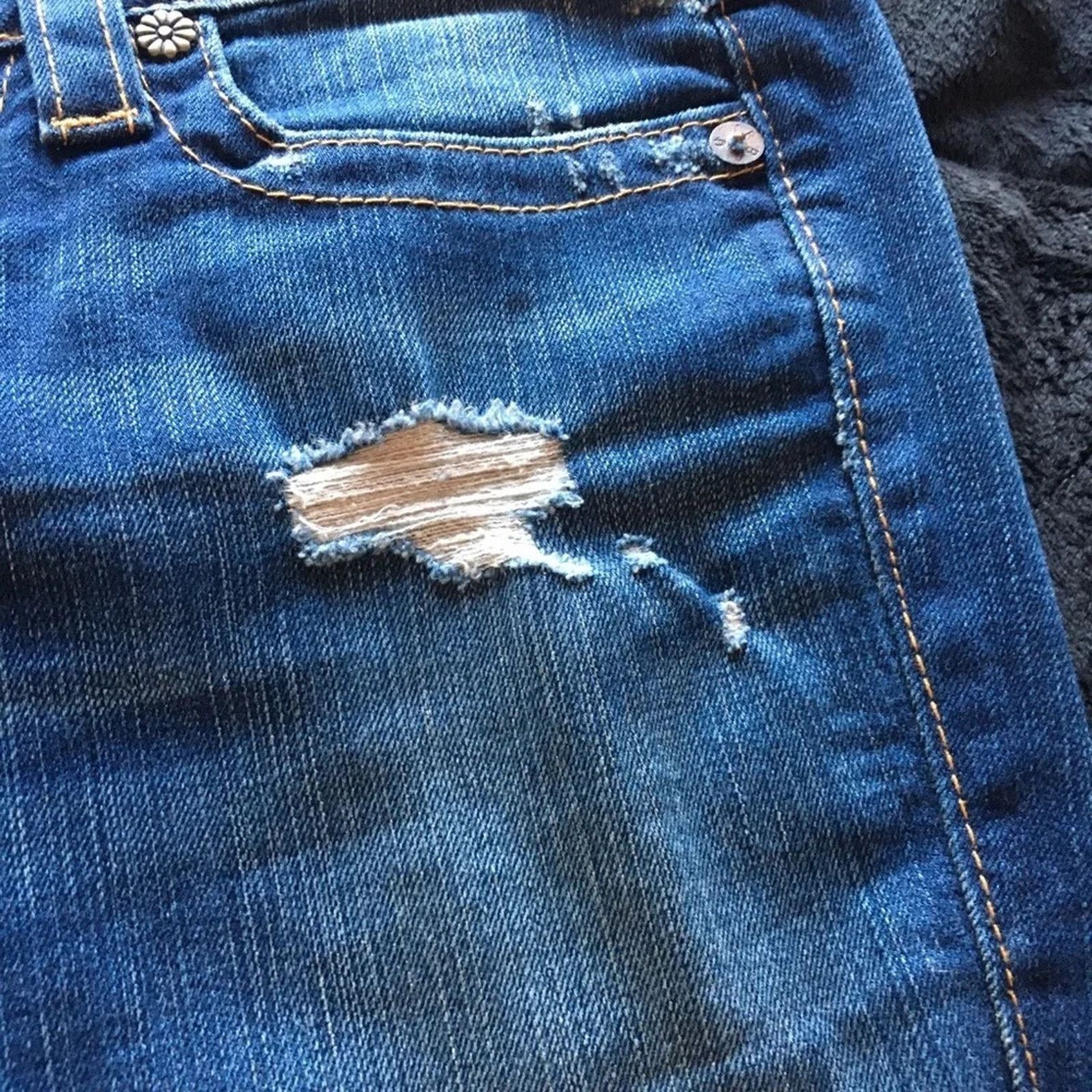 True Religion True Religion Y2K vintage Raegan flare leg jeans, size 28 Size 28" / US 6 / IT 42 - 3 Thumbnail