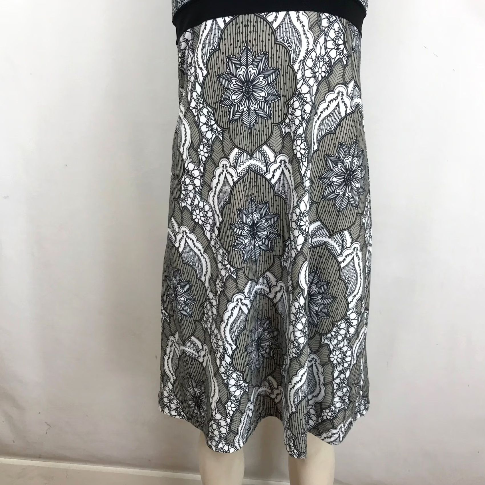 Prana prAna Mandala Print Athletic Dress Black Grey XS Built-in Bra Strappy Back Size XS / US 0-2 / IT 36-38 - 3 Thumbnail