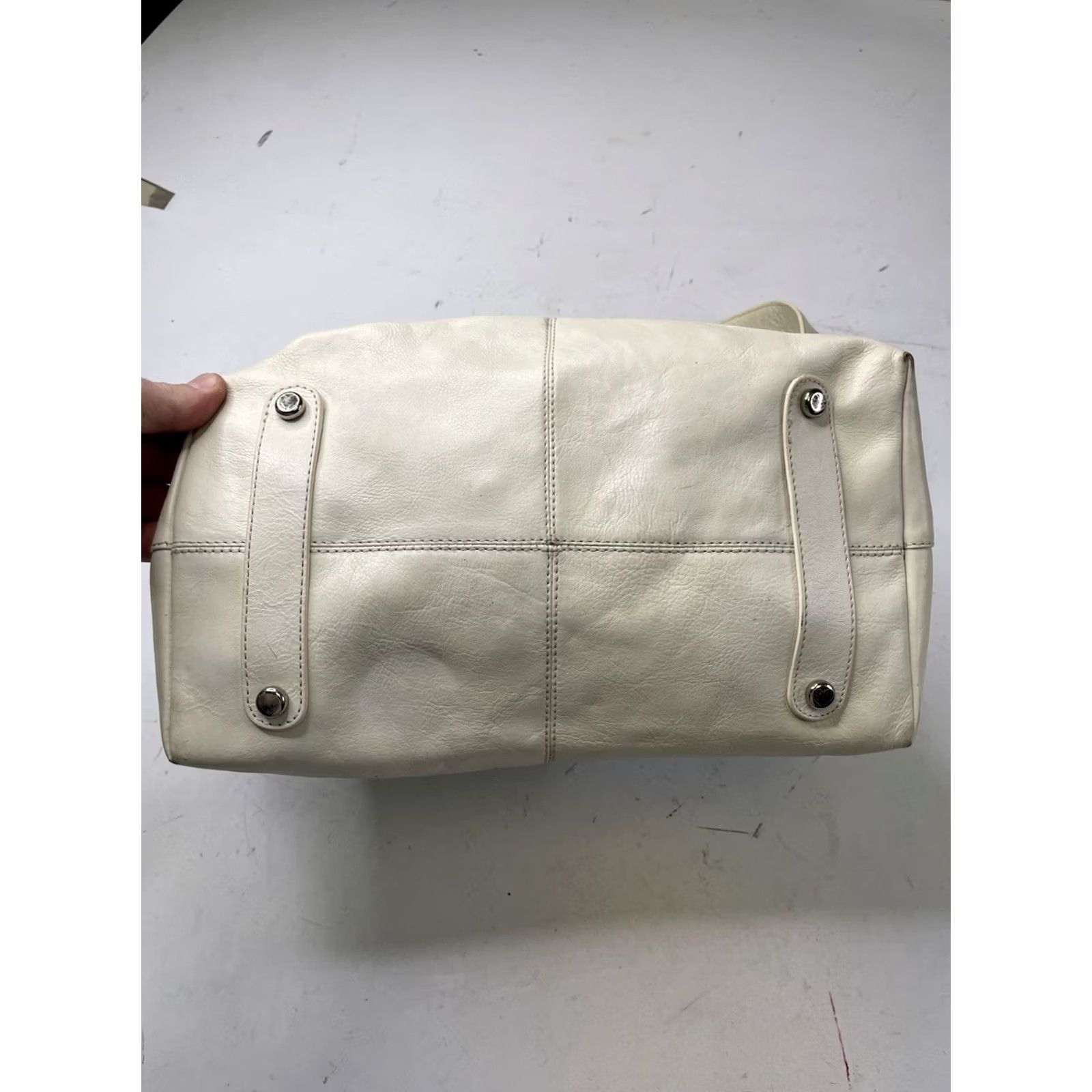 Juicy Couture VINTAGE Juicy Couture Y2K Shoulder Bag White Leather Medium Women’s Mens? No Size ONE SIZE - 6 Thumbnail