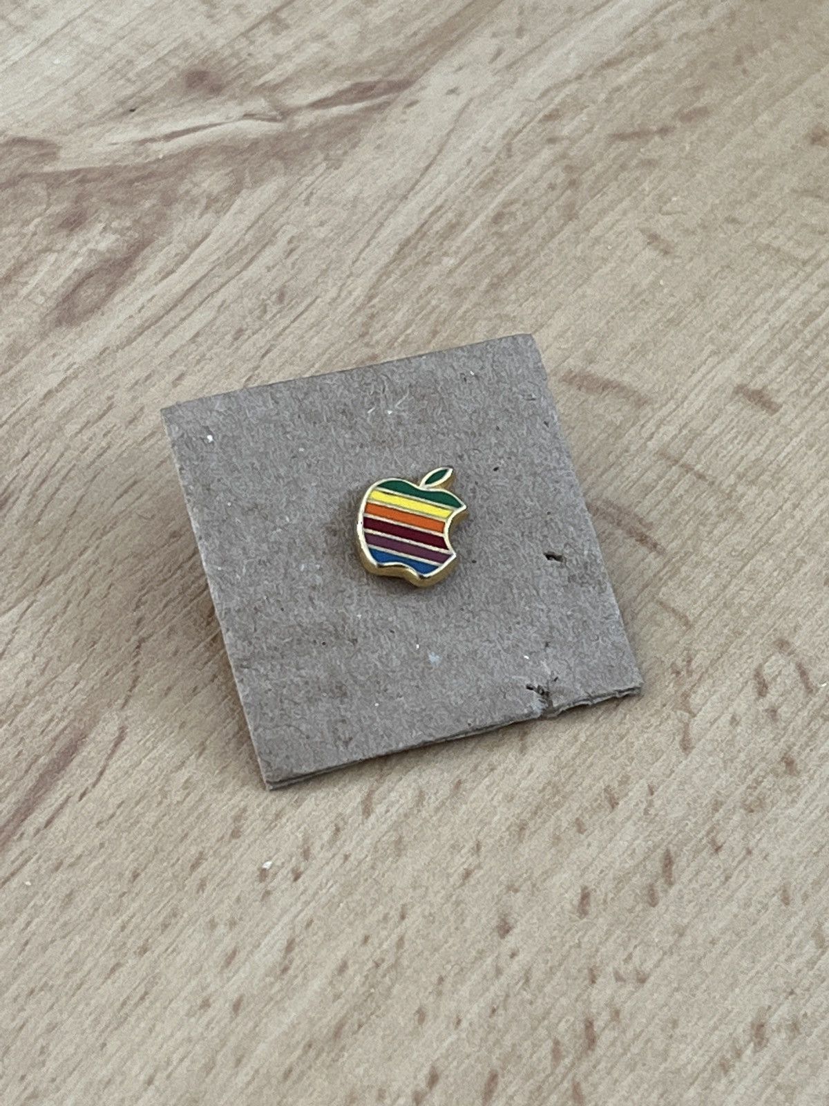 Apple Macintosh 🍏 logo vintage pin