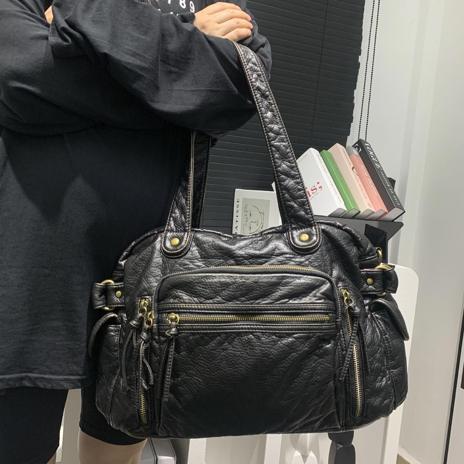Vintage Black Quilted Leather Shoulder Bag, Multi-Zip Pockets Size ONE SIZE - 4 Thumbnail