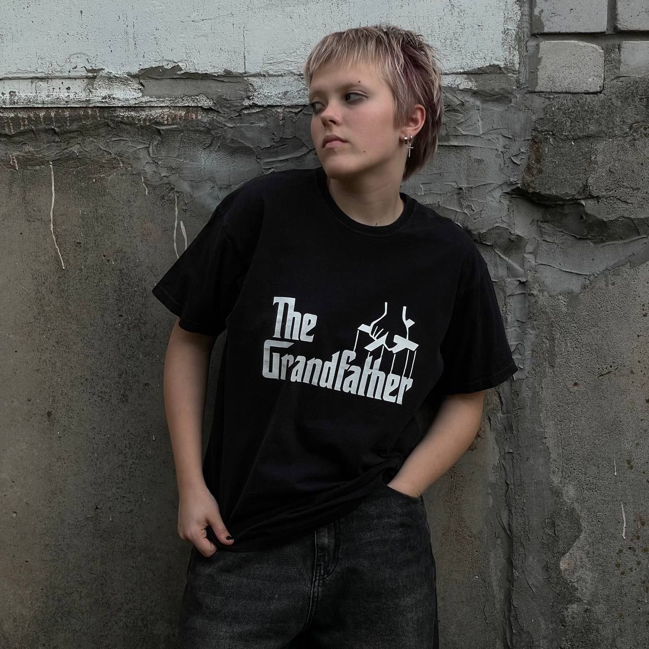 Band Tees Vintage T-shirts The Grandfather Big Logo Game Movie Y2K 00s Size US L / EU 52-54 / 3 - 1 Thumbnail