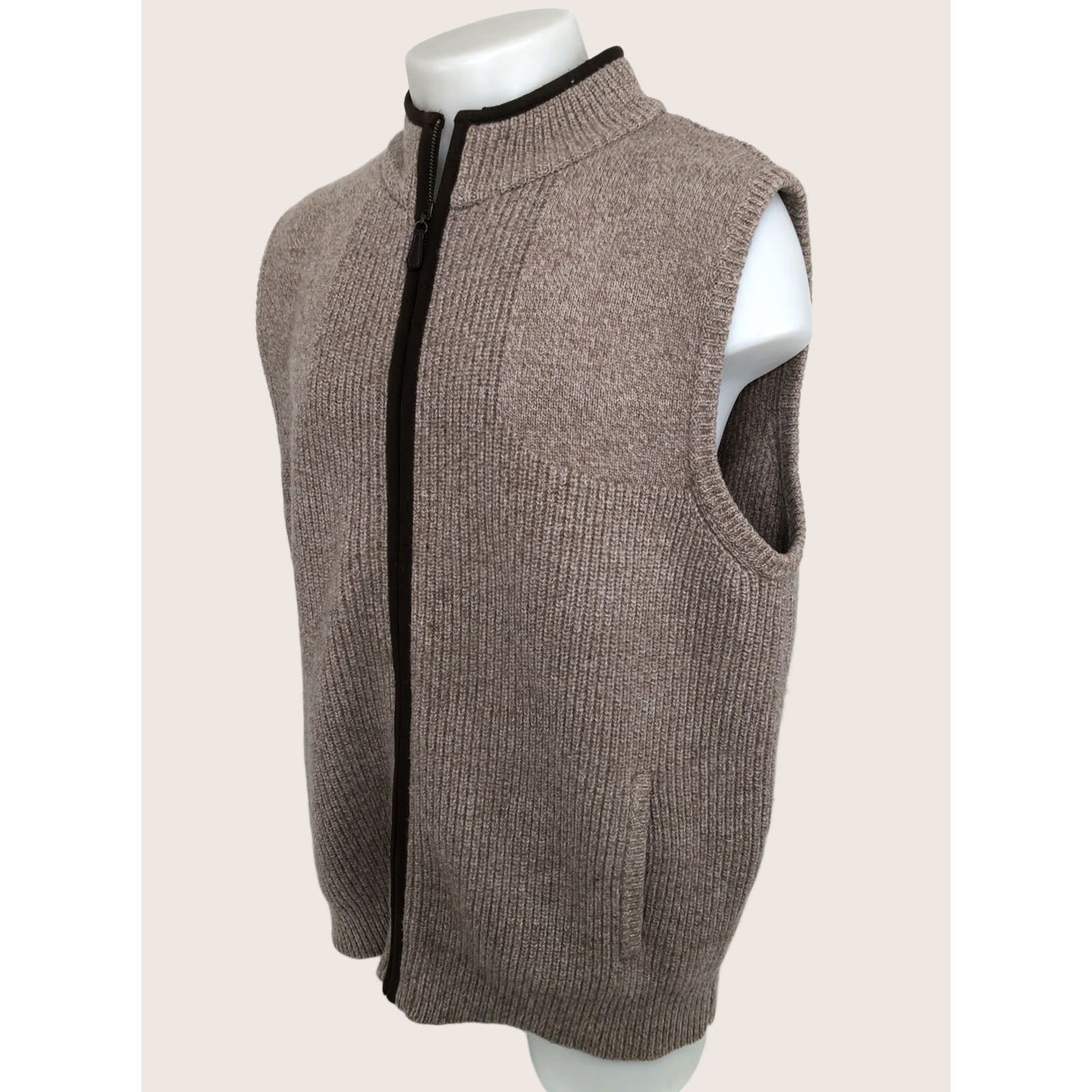 Vintage L.L. Bean Sweater Vest Knit Mens L Brown Wool 100% Merino L Size US L / EU 52-54 / 3 - 1 Thumbnail