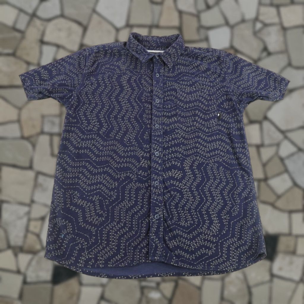 Quiksilver VINTAGE Quiksilver Shirt Men XL Cotton Corduroy Short Sleeve Button Up Casual Beach Surf Geometric Size US XL / EU 56 / 4 - 1 Thumbnail