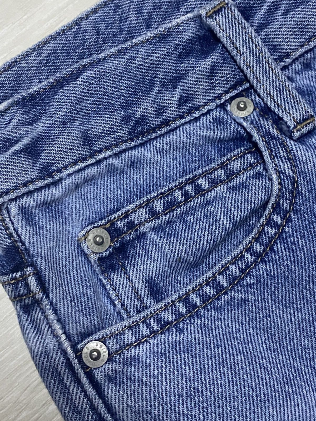 Uniqlo Vintage Uniqlo Light Wash Baggy Jeans Size US 27 - 7 Thumbnail