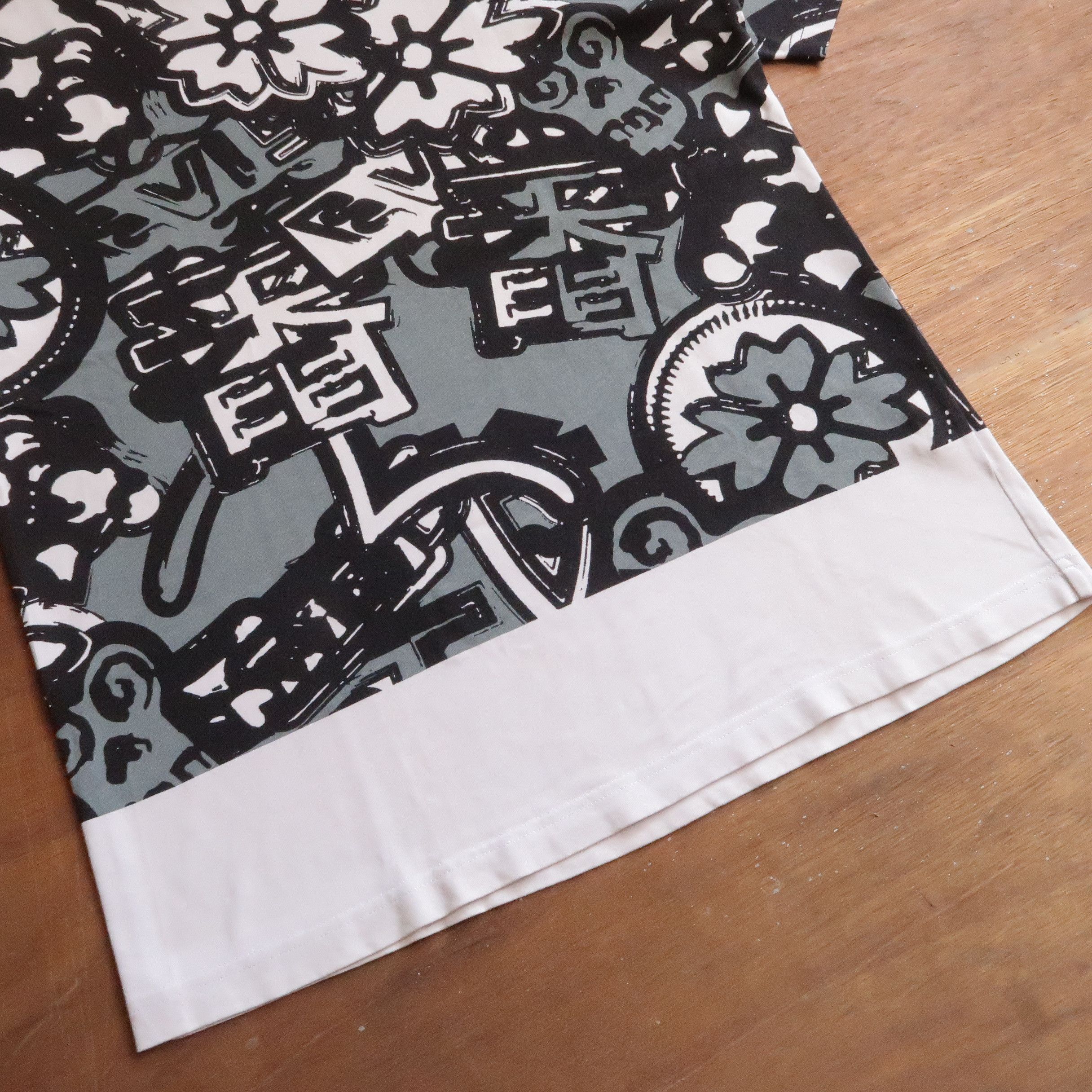 Evisu 90s Evisu Custom Made AOP Kanji Hiragana Tee Size US L / EU 52-54 / 3 - 9 Thumbnail
