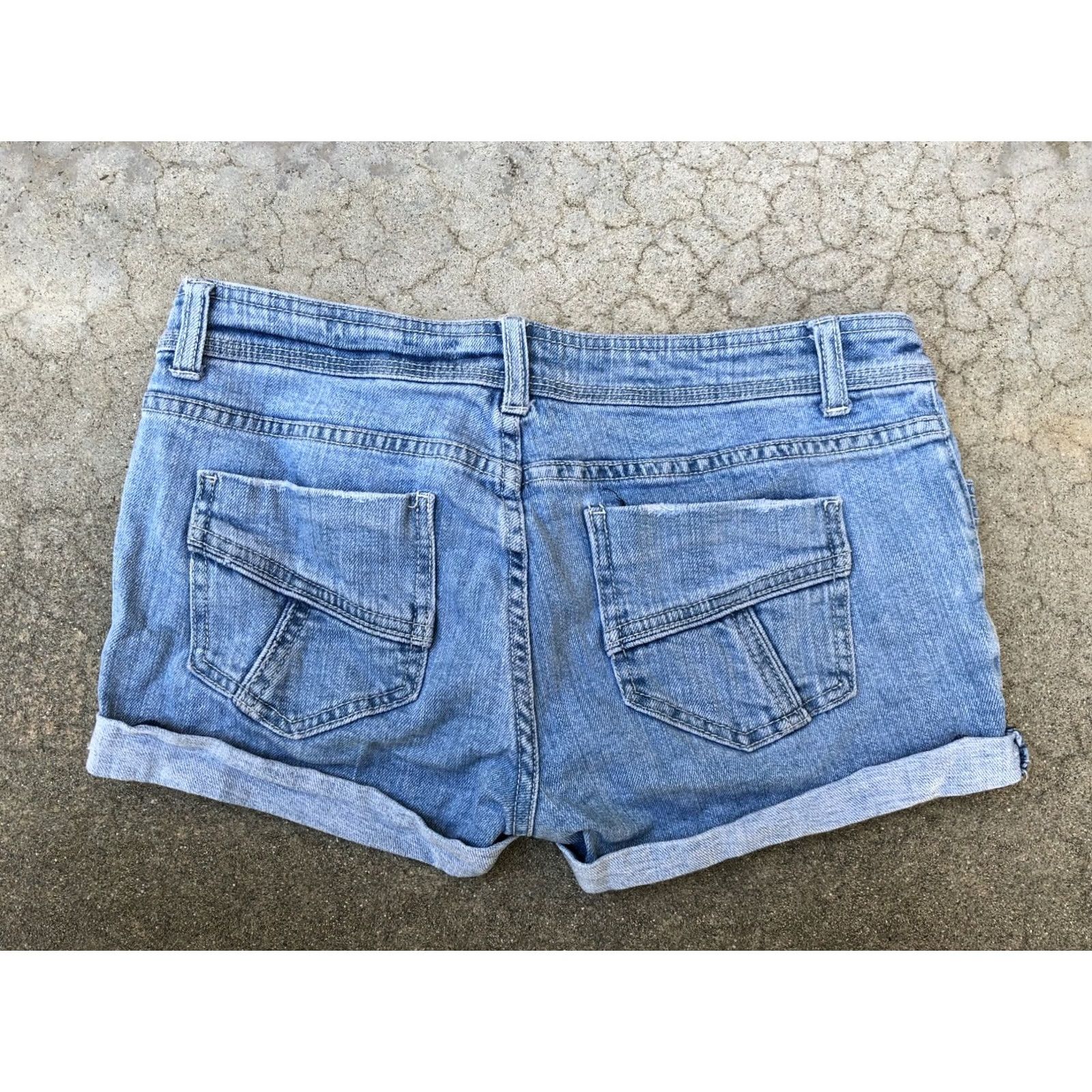 Forever 21 FOREVER 21 Women's Summer Denim Shorts | 28 | Blue | Denim | Shorts | Regular | Pockets Men’s? Size 28" / US 6 / IT 42 - 2 Thumbnail