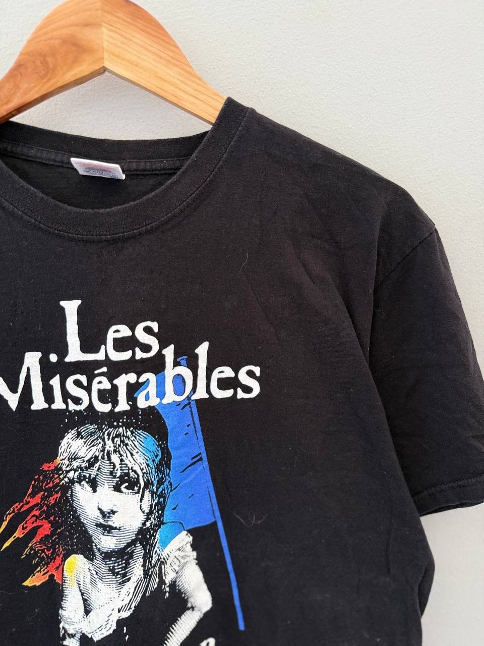 Band Tees Les miserables london rock tee shirt brand tees 2003 Size US L / EU 52-54 / 3 - 4 Thumbnail