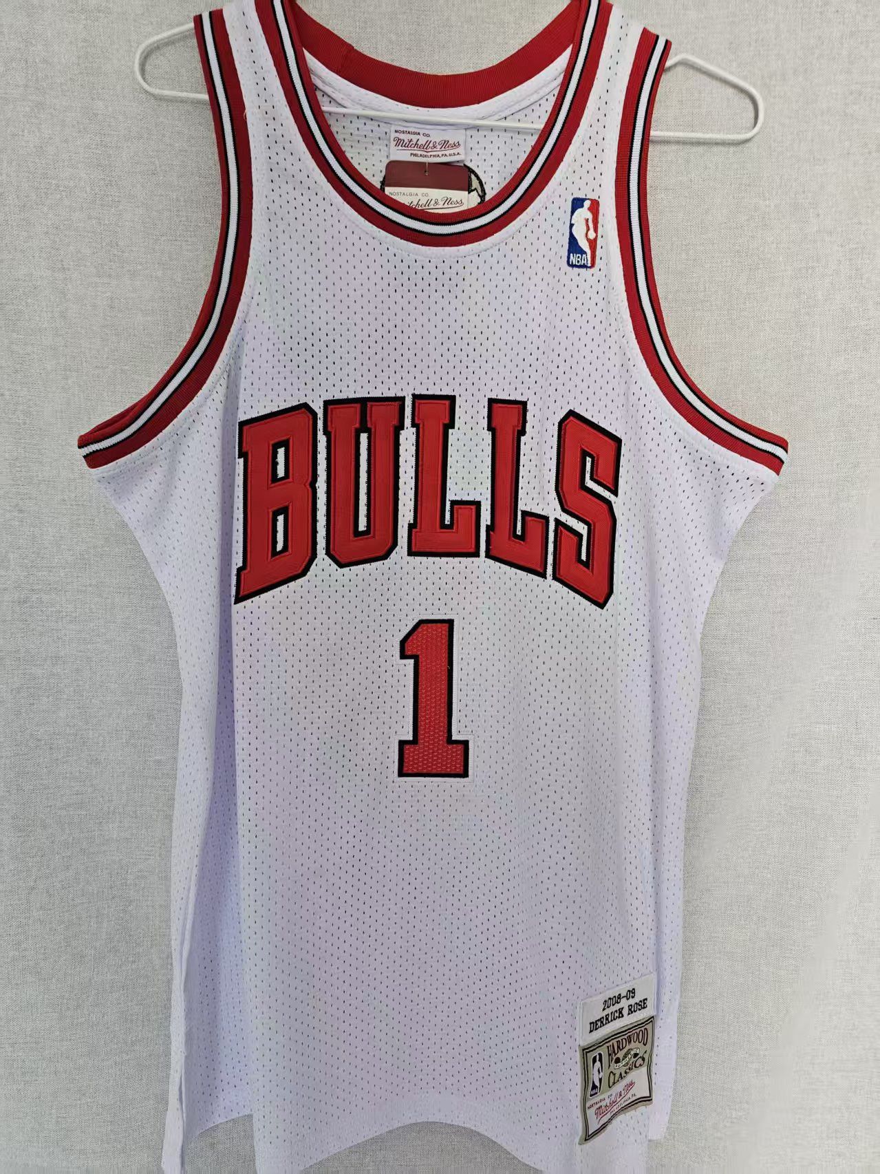 NBA Bulls 1 Derrick Rose Jersey XXL White Size US XXL / EU 58 / 5 - 1 Thumbnail