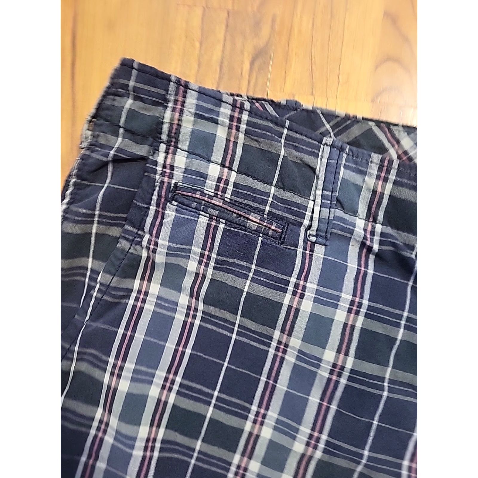 Gap Gap Shorts Mens Blue Plaid 36" X 10" Cotton/ Nylon Blend Bermuda Beach Bum EUC Size US 36 / EU 52 - 2 Thumbnail