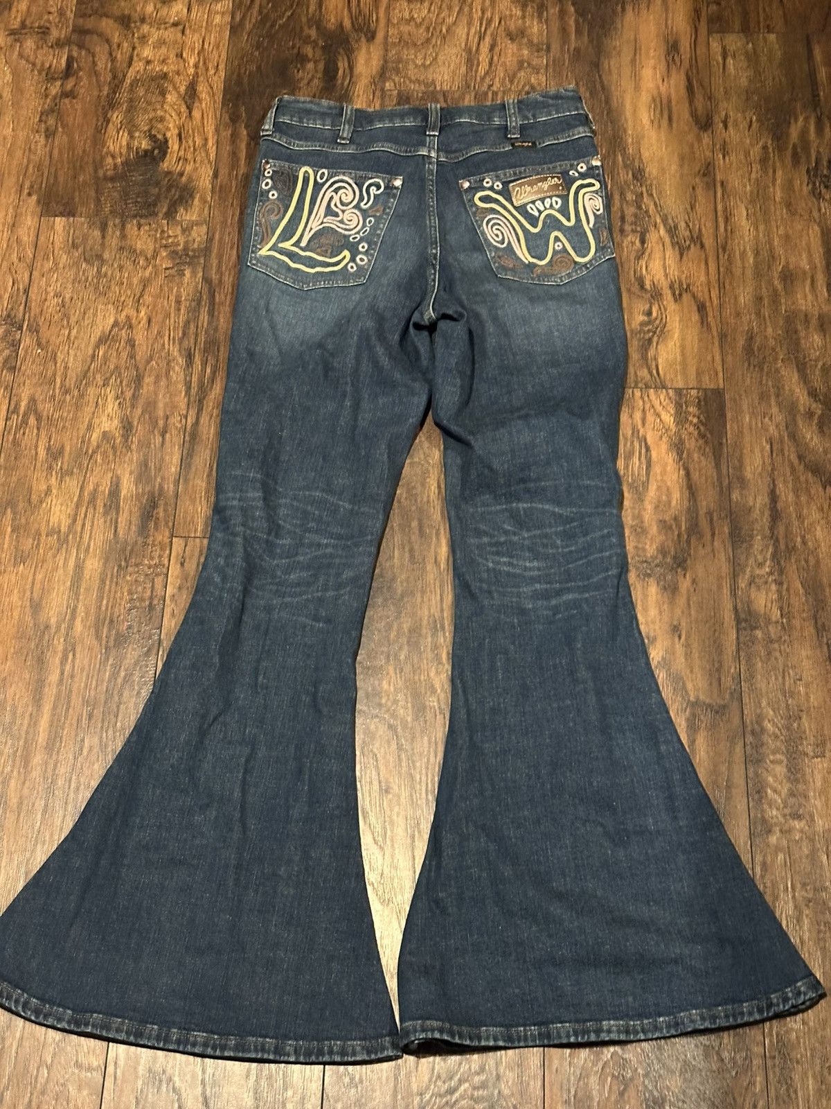 Wrangler Sick women’s Wrangler x Lainey Wilson Bell Bottom Jeans Size 28" / US 6 / IT 42 - 3 Thumbnail